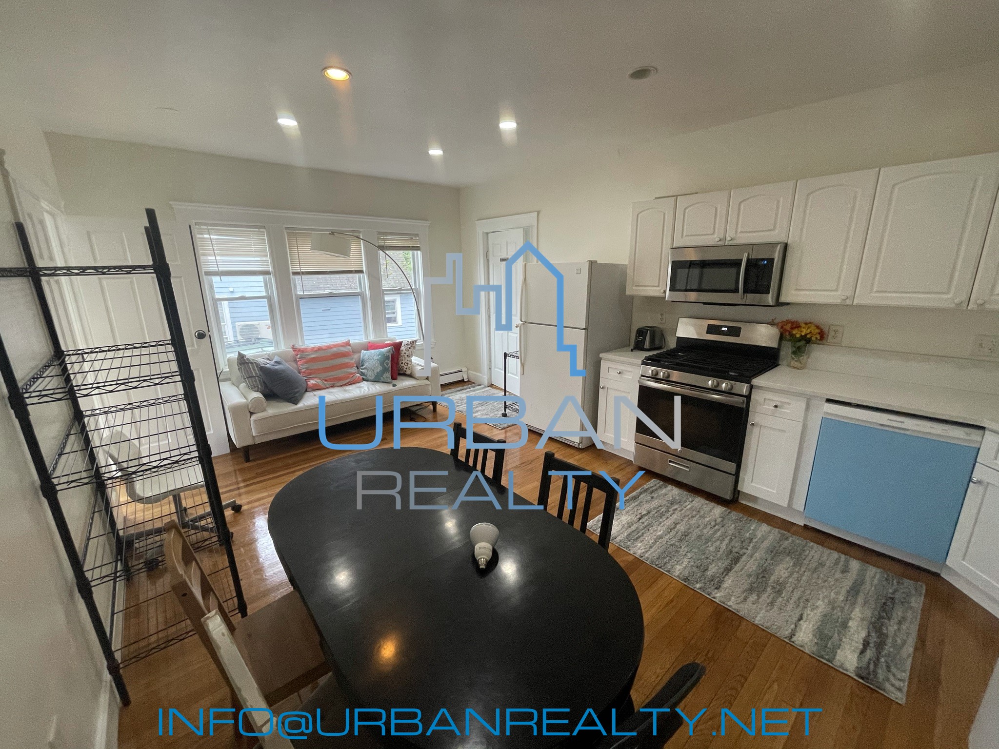 6 bed, 2.5 bath apartment for rent at 62 Algonquin Rd Unit 1, Newton — photo 3 of 16