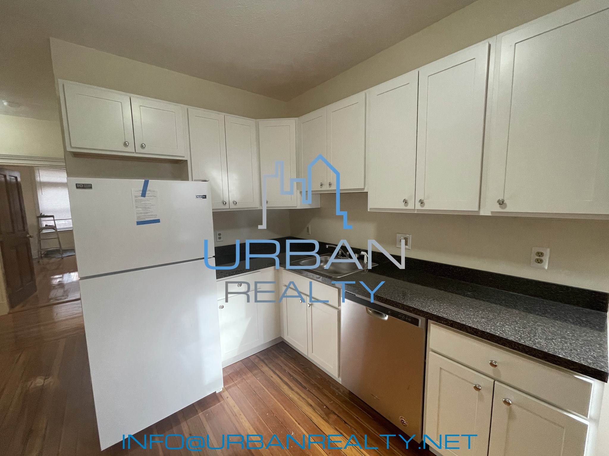 3 bed, 2 bath apartment for rent at 24 Strathmore Rd Unit 1, Washington Square — photo 3 of 14