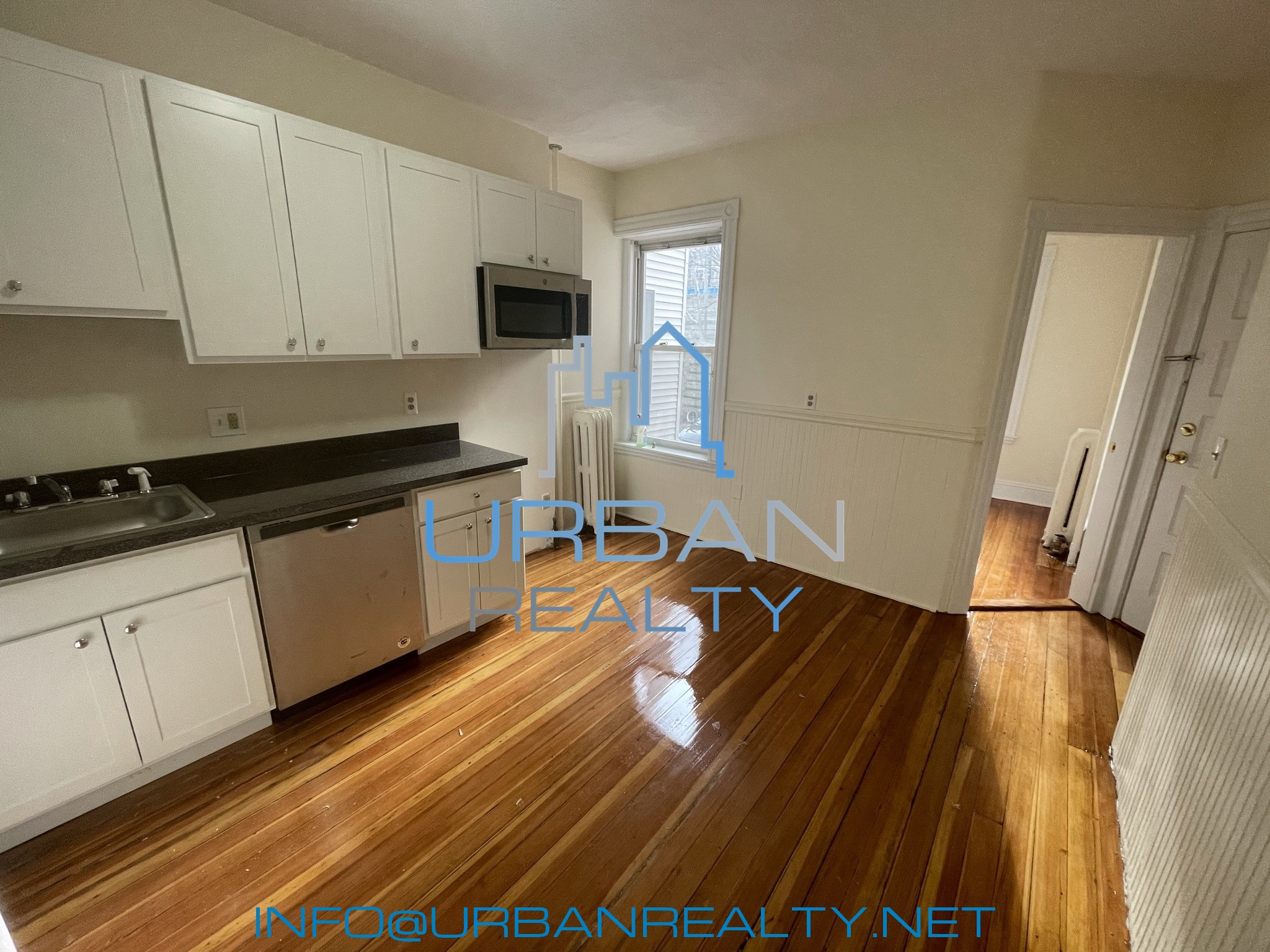 3 bed, 2 bath apartment for rent at 24 Strathmore Rd Unit 1, Washington Square — photo 2 of 14