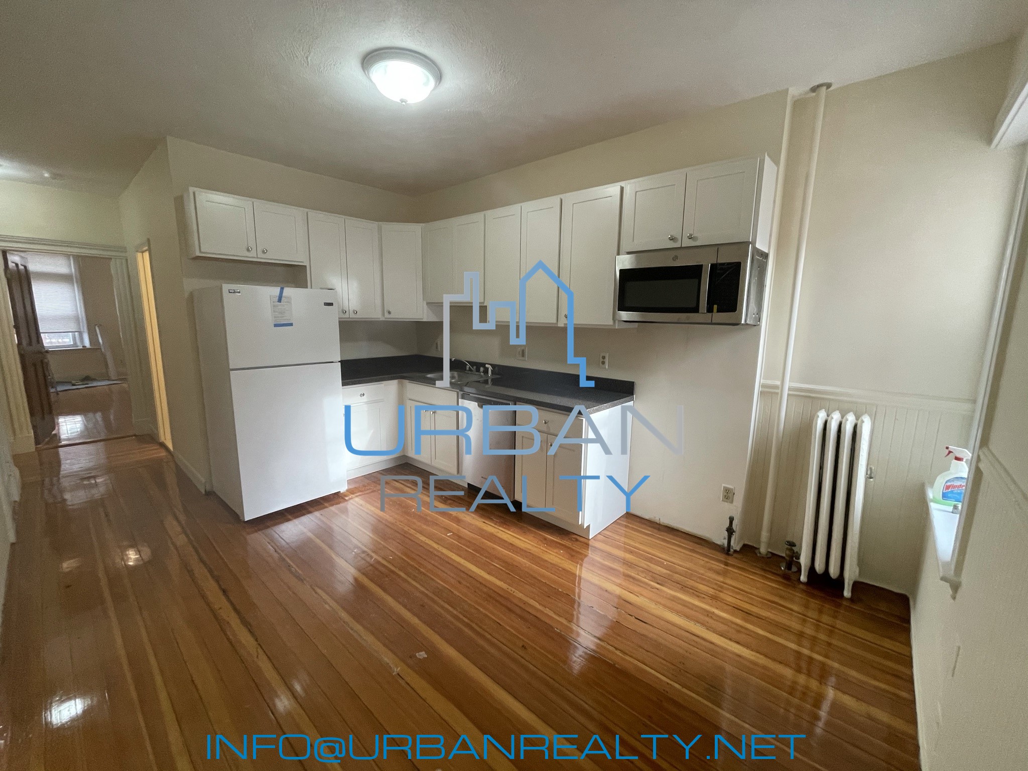 3 bed, 2 bath apartment for rent at 24 Strathmore Rd Unit 1, Washington Square — photo 4 of 14
