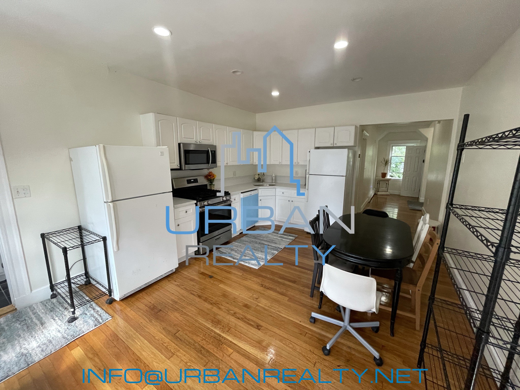 6 bed, 2.5 bath apartment for rent at 62 Algonquin Rd Unit 1, Newton — photo 4 of 16