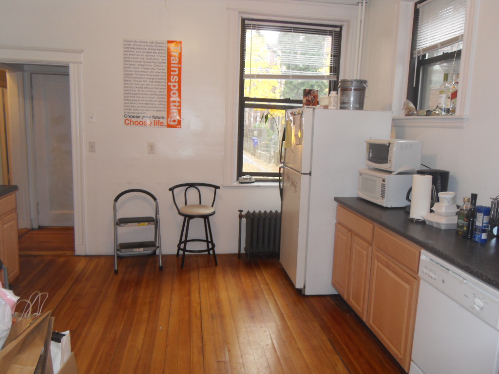 46 Carlton St, Longwood