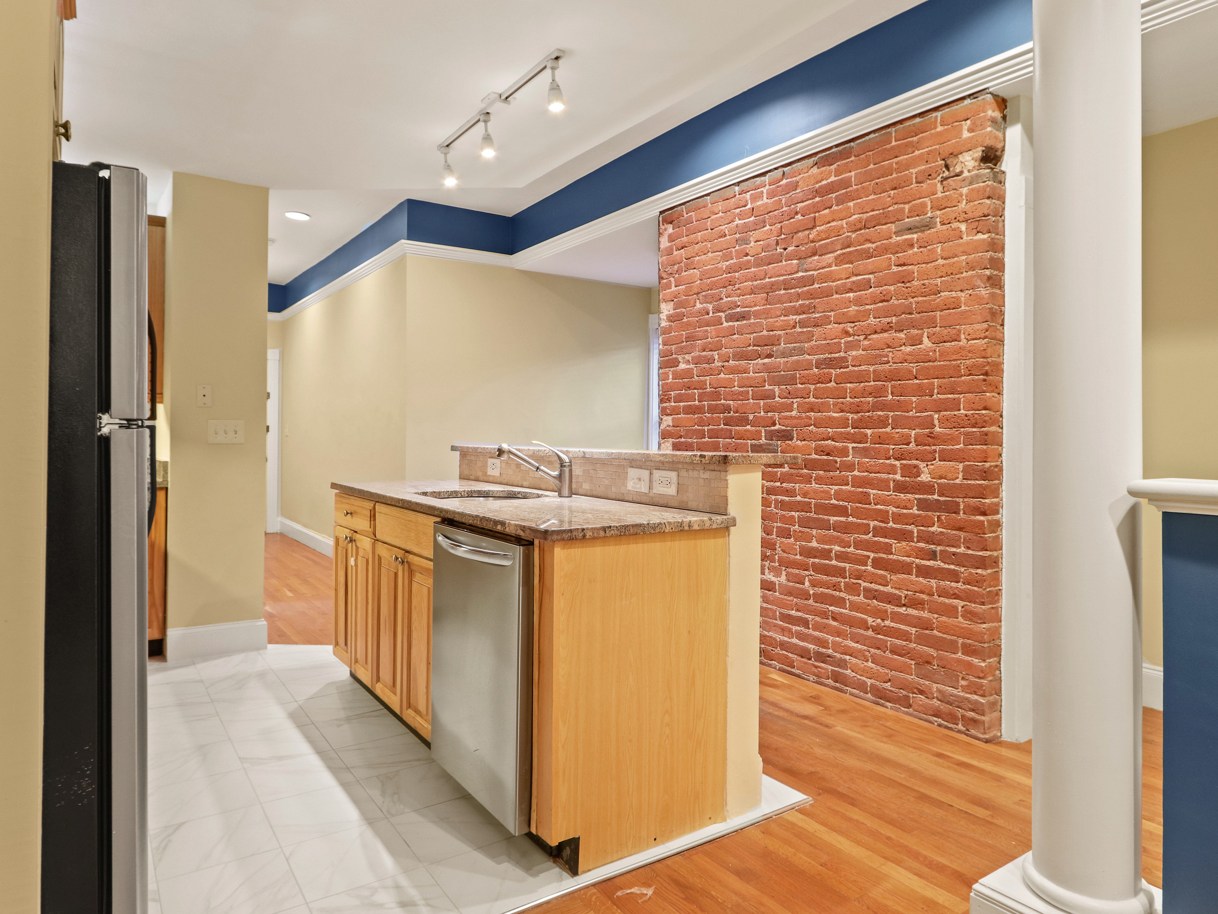 2 bed, 1 bath apartment for rent at 36 Hancock St Unit 1B, Beacon Hill — photo 4 of 16