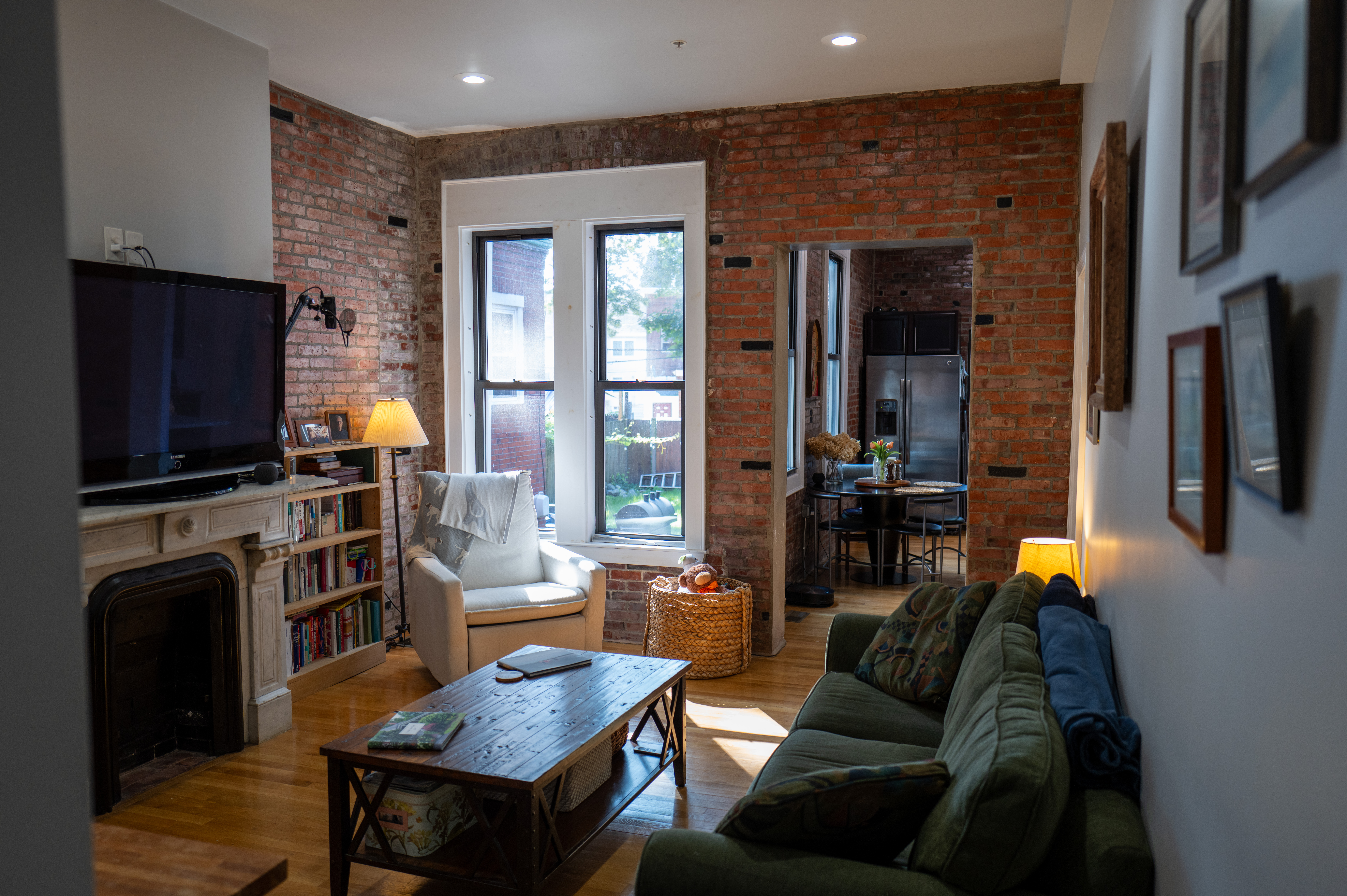 1 bed, 1 bath apartment for rent at 18 Perrin St Unit 1, Roxbury — photo 1 of 7
