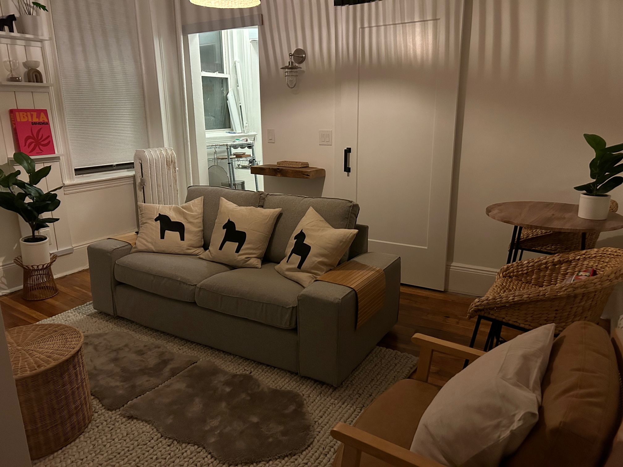 1 bed, 1 bath apartment for rent at 5 Braemore Rd Unit 5, Brighton