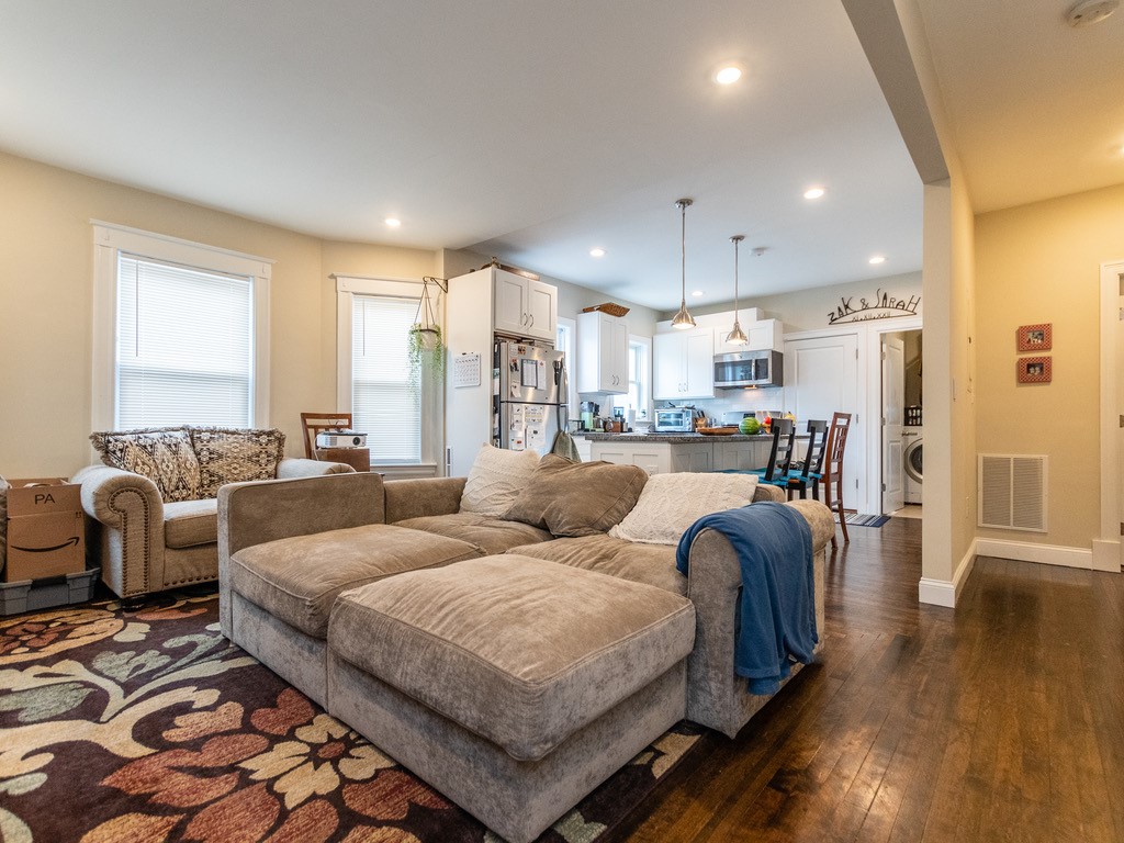 3 bed, 1 bath apartment for rent at 80 Lexington St Unit 1, Watertown — photo 1 of 22