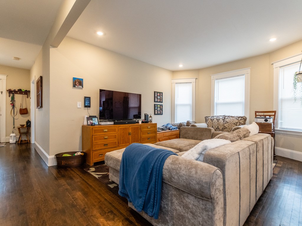 3 bed, 1 bath apartment for rent at 80 Lexington St Unit 1, Watertown — photo 2 of 22