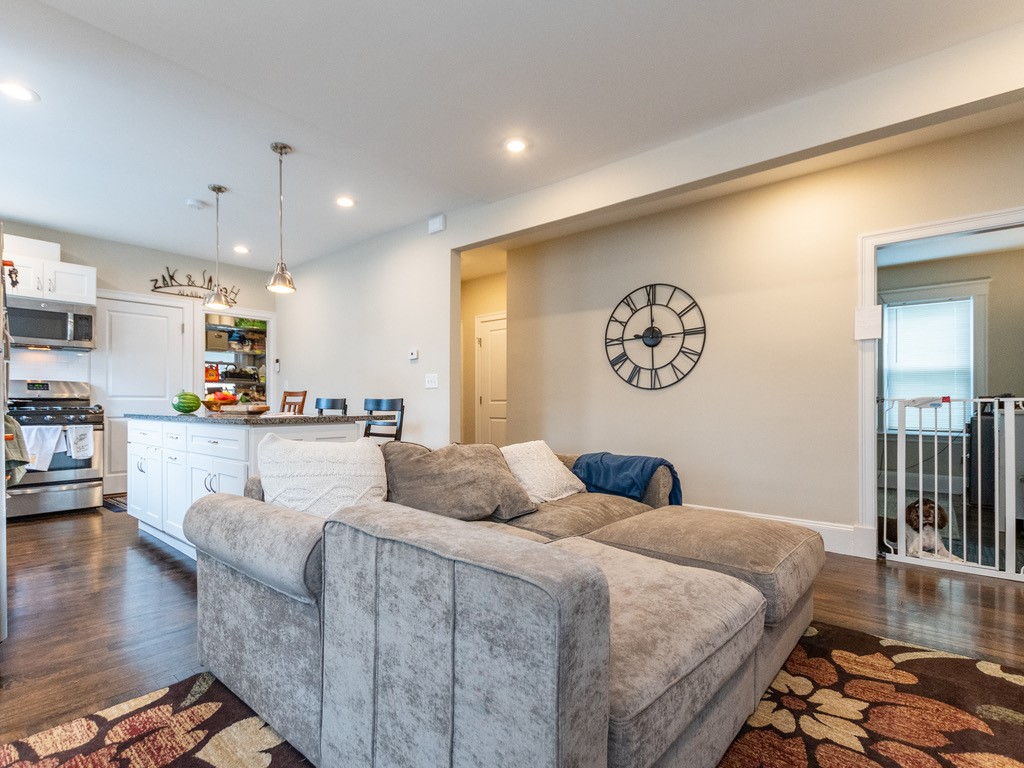 3 bed, 1 bath apartment for rent at 80 Lexington St Unit 1, Watertown — photo 3 of 22