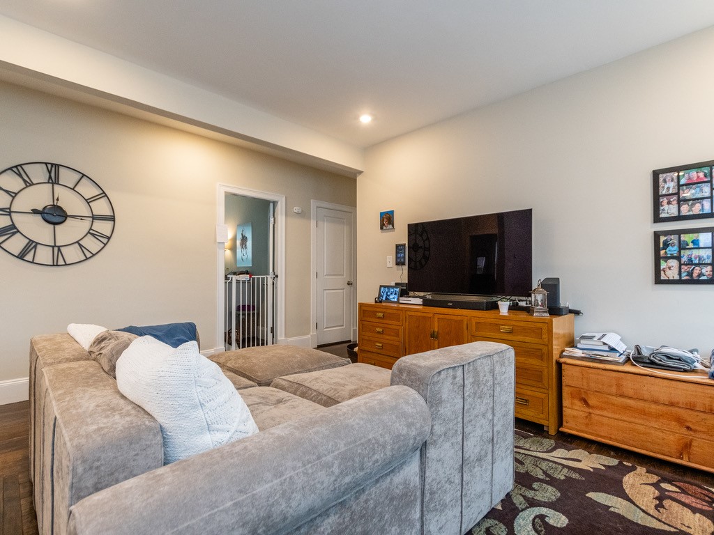 3 bed, 1 bath apartment for rent at 80 Lexington St Unit 1, Watertown — photo 4 of 22