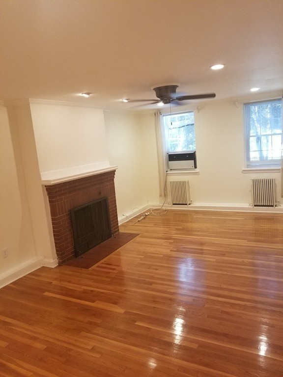 1 split bed, 1 bath apartment for rent at 39 Commonwealth Ave Unit 12, Newton — photo 5 of 14