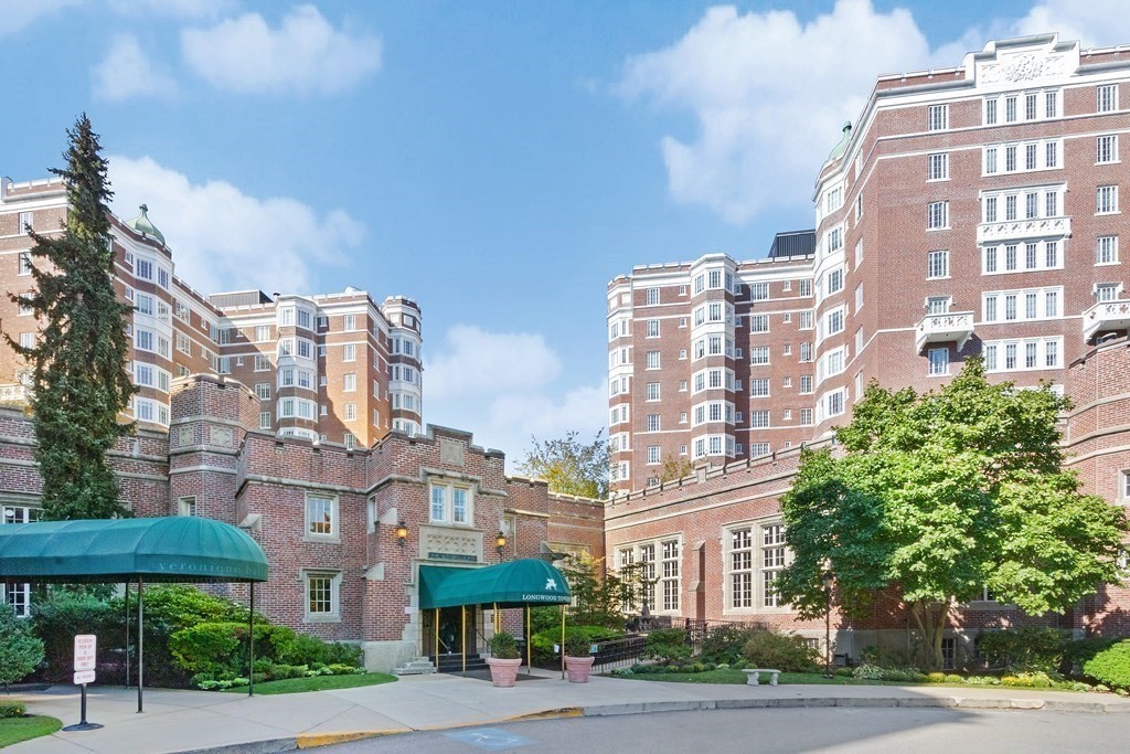 1 bed, 1 bath apartment for rent at 20 Chapel Unit A-406, Longwood — photo 1 of 12
