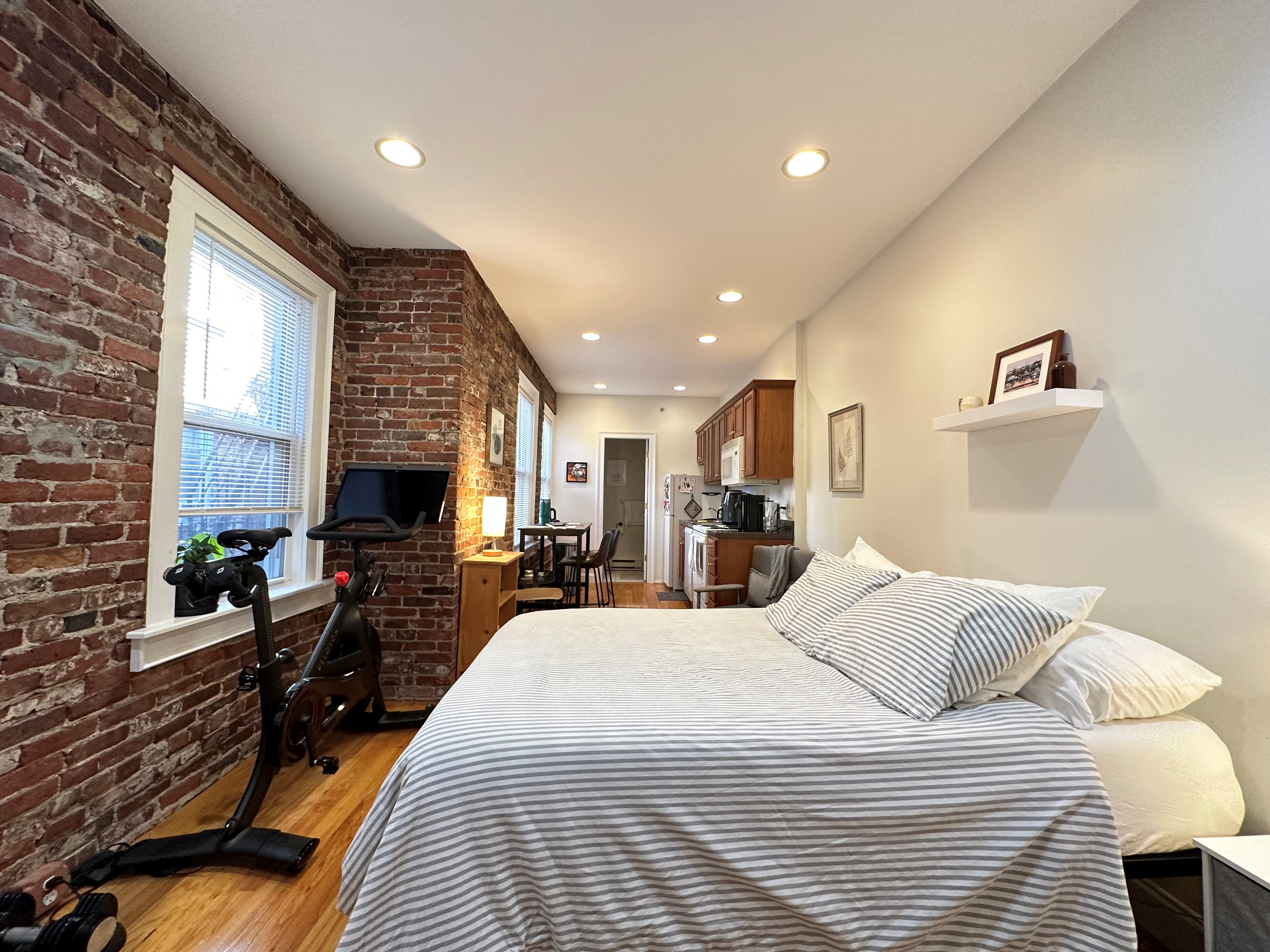 Studio bed, 1 bath apartment for rent at 3 Thacher Ct Unit 2, North End — photo 1 of 5
