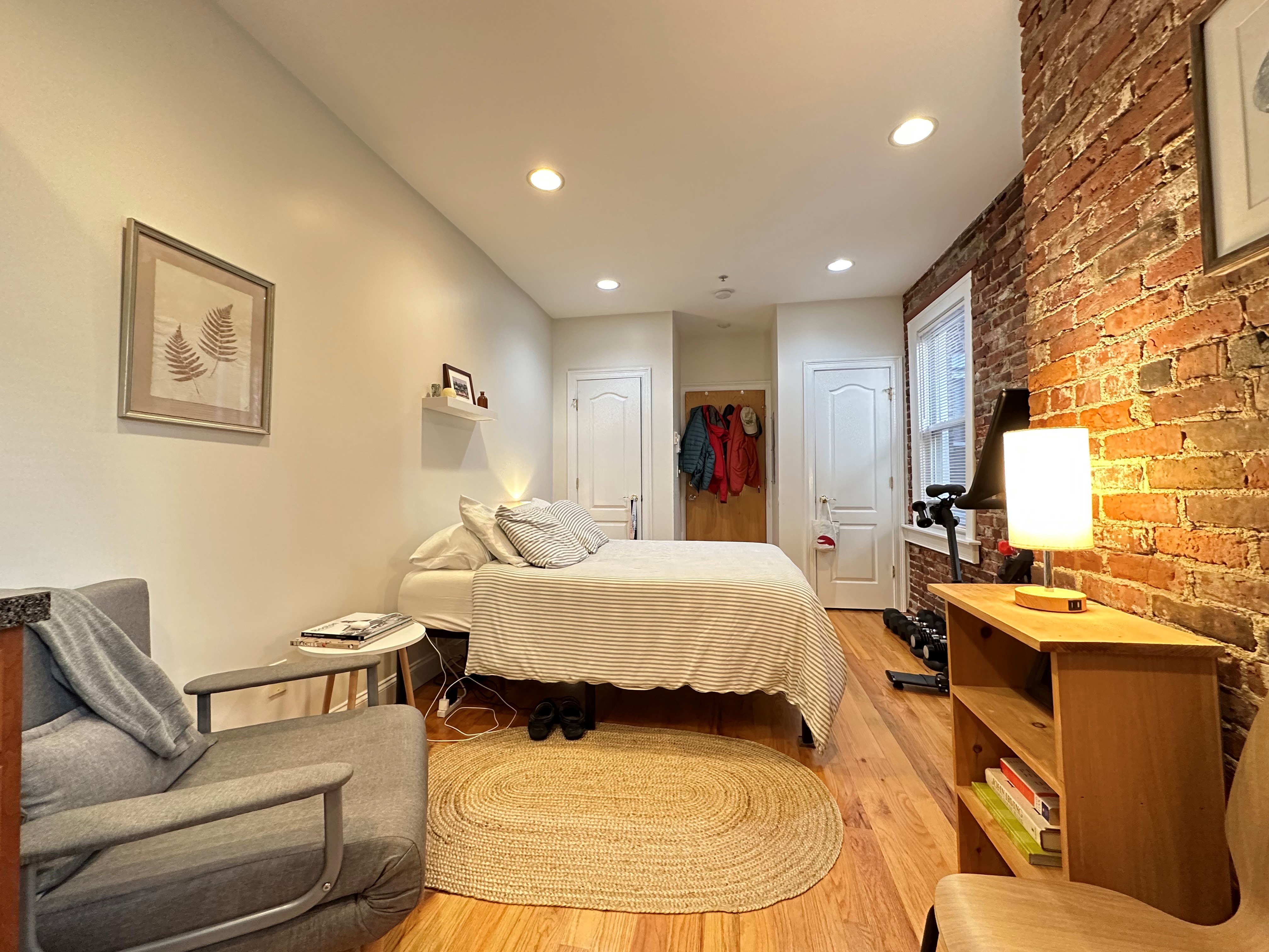 Studio bed, 1 bath apartment for rent at 3 Thacher Ct Unit 2, North End — photo 4 of 5