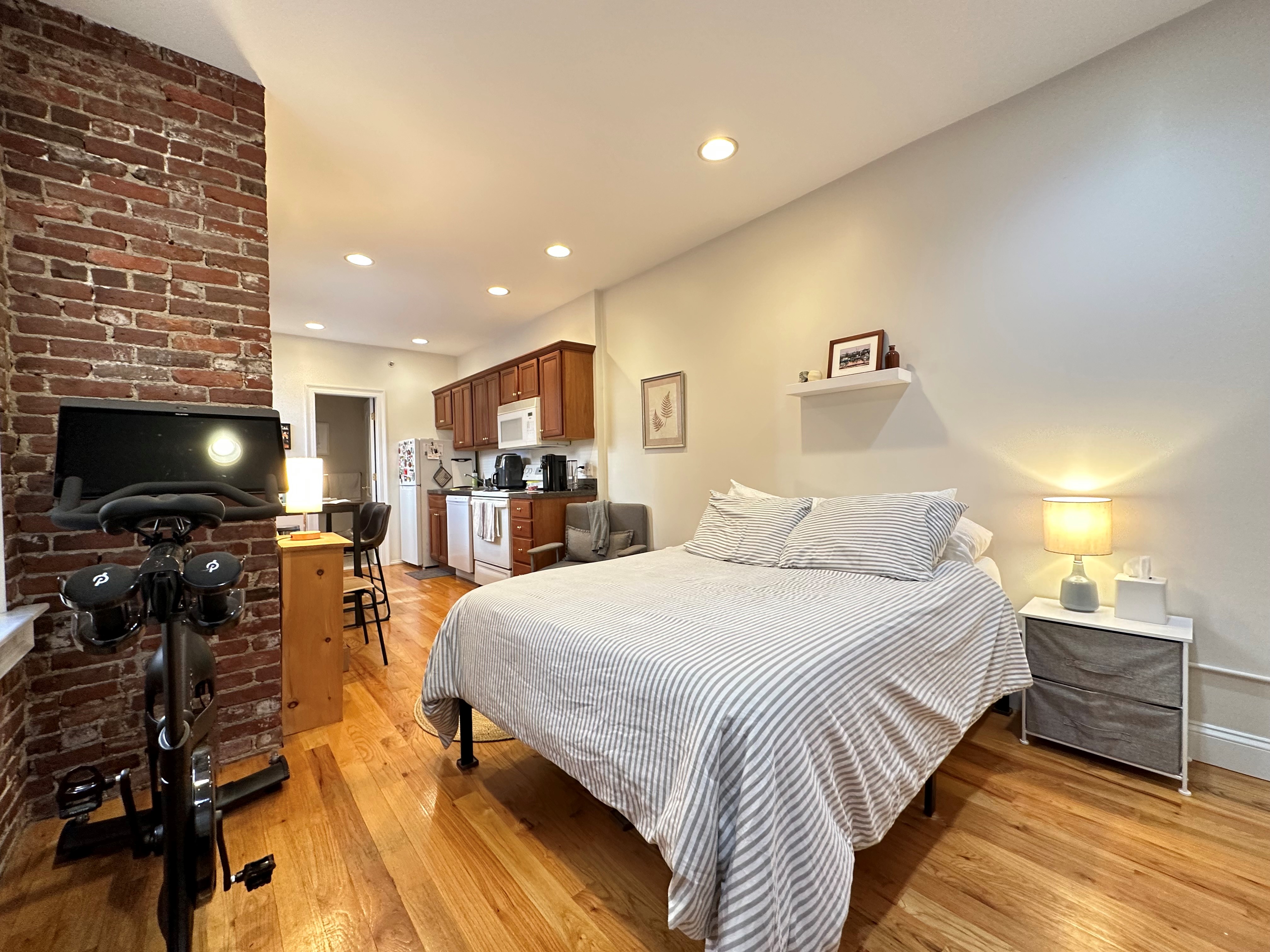 Studio bed, 1 bath apartment for rent at 3 Thacher Ct Unit 2, North End — photo 5 of 5