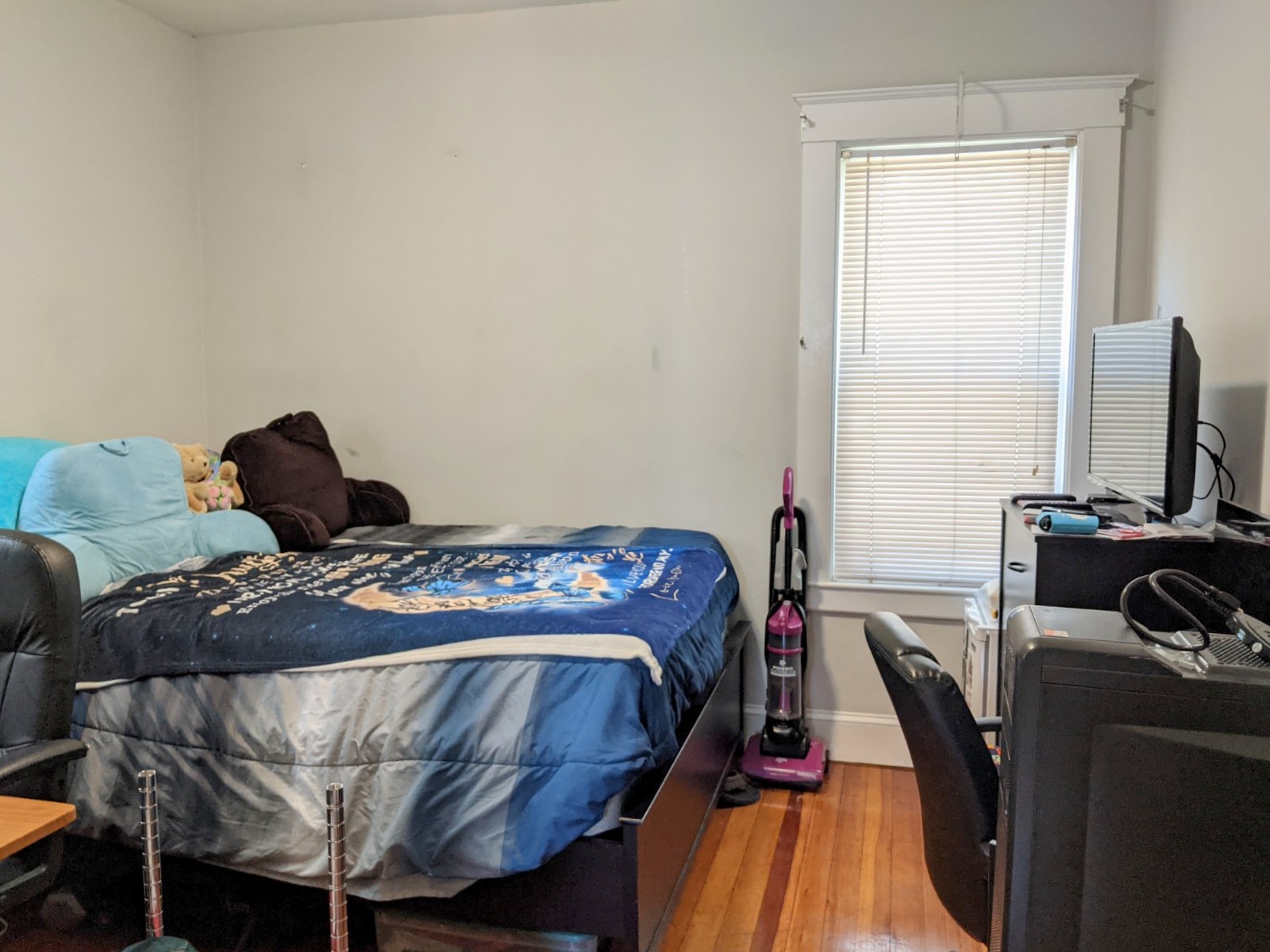 3 bed, 1 bath apartment for rent at 41 Belknap St Unit 1, Teele Square — photo 5 of 17
