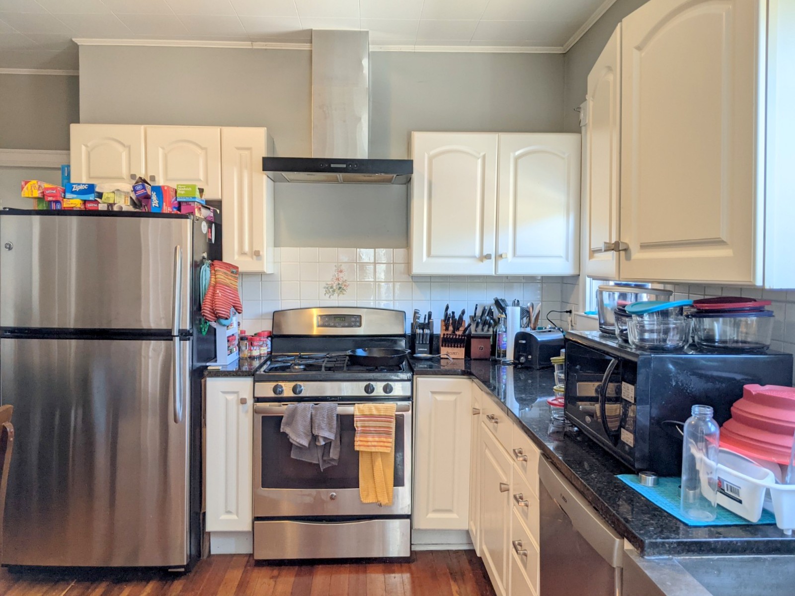 3 bed, 1 bath apartment for rent at 41 Belknap St Unit 1, Teele Square — photo 2 of 17