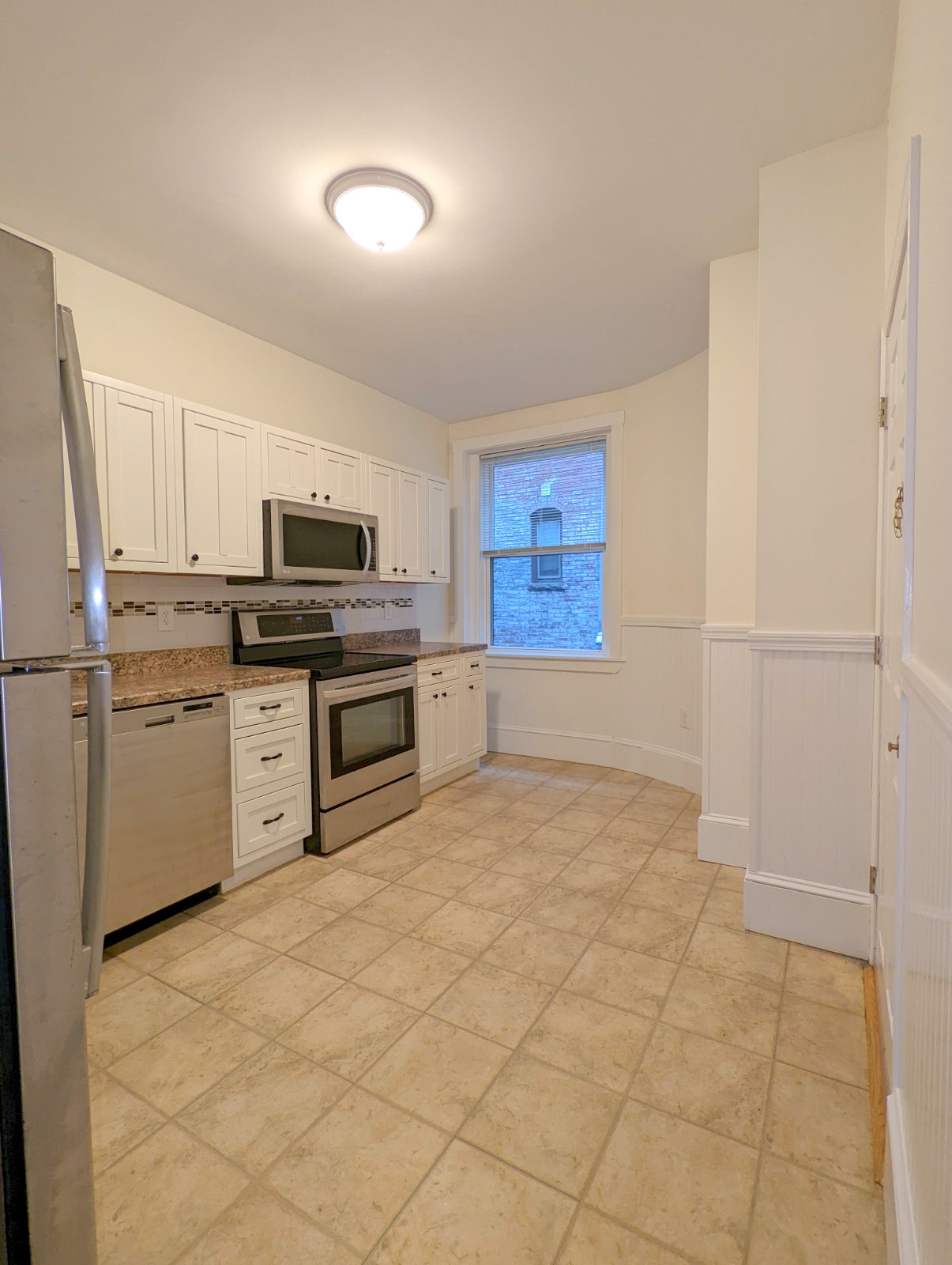 2.5 bed, 1 bath apartment for rent at 64 Vinal Ave Unit 2, Union Square — photo 3 of 17