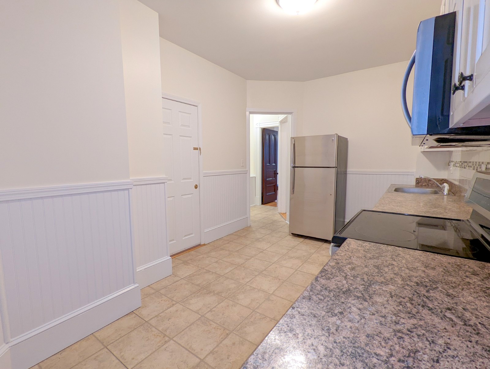 2.5 bed, 1 bath apartment for rent at 64 Vinal Ave Unit 2, Union Square — photo 2 of 17