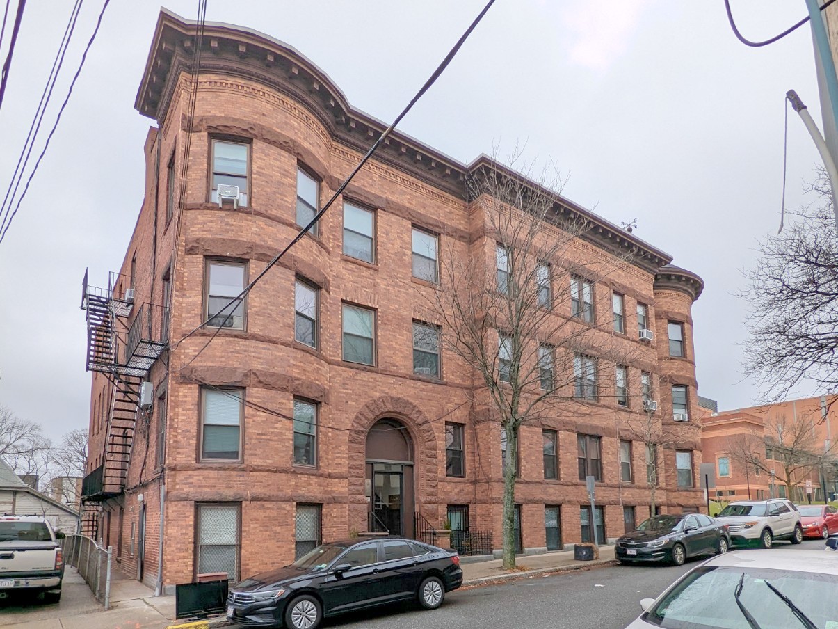 2.5 bed, 1 bath apartment for rent at 64 Vinal Ave Unit 2, Union Square — photo 17 of 17