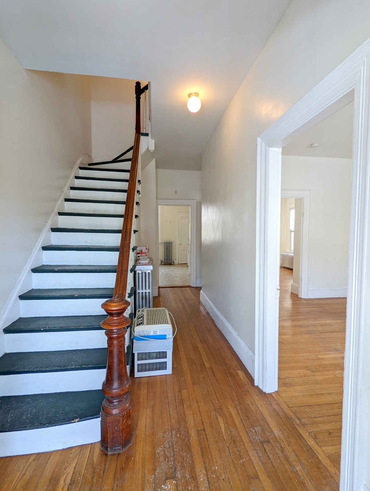 3.5 bed, 1 bath apartment for rent at 34 Elm St Unit 34, Porter Square — photo 10 of 19