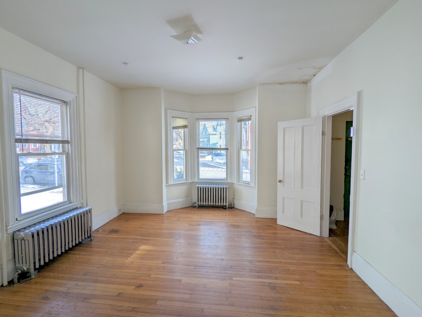 3.5 bed, 1 bath apartment for rent at 34 Elm St Unit 34, Porter Square