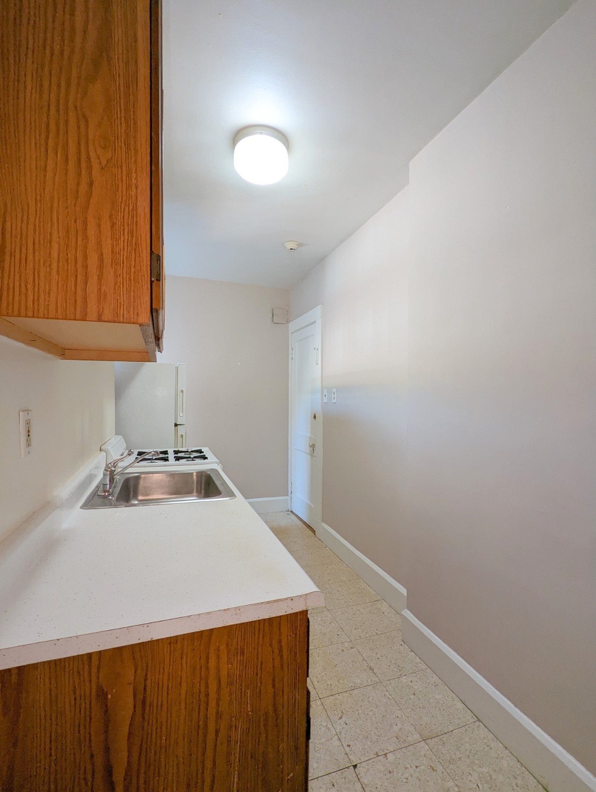 1.5 bed, 1 bath apartment for rent at 155 Summer St Unit 16, Spring Hill — photo 9 of 12