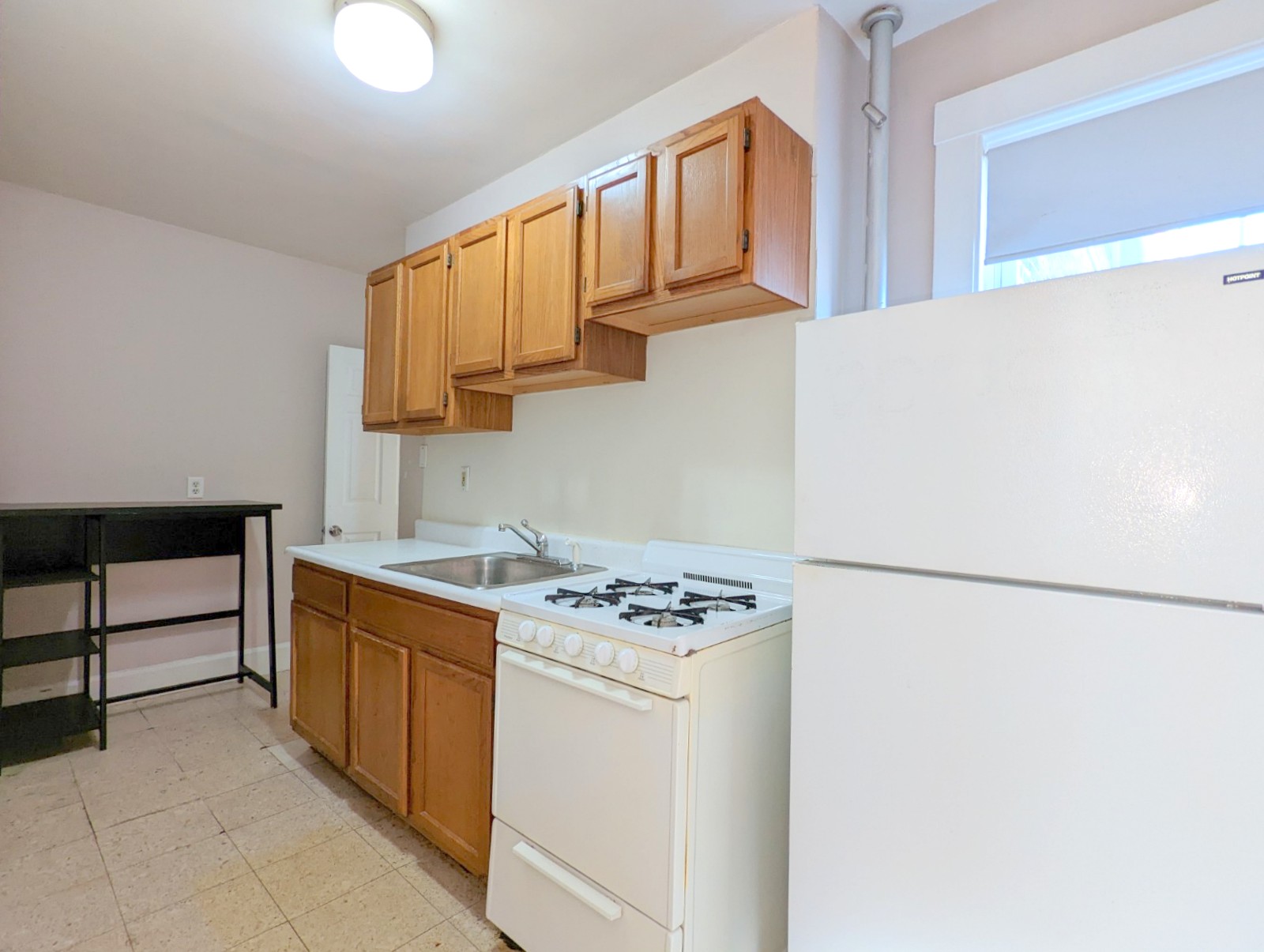1.5 bed, 1 bath apartment for rent at 155 Summer St Unit 16, Spring Hill — photo 10 of 12