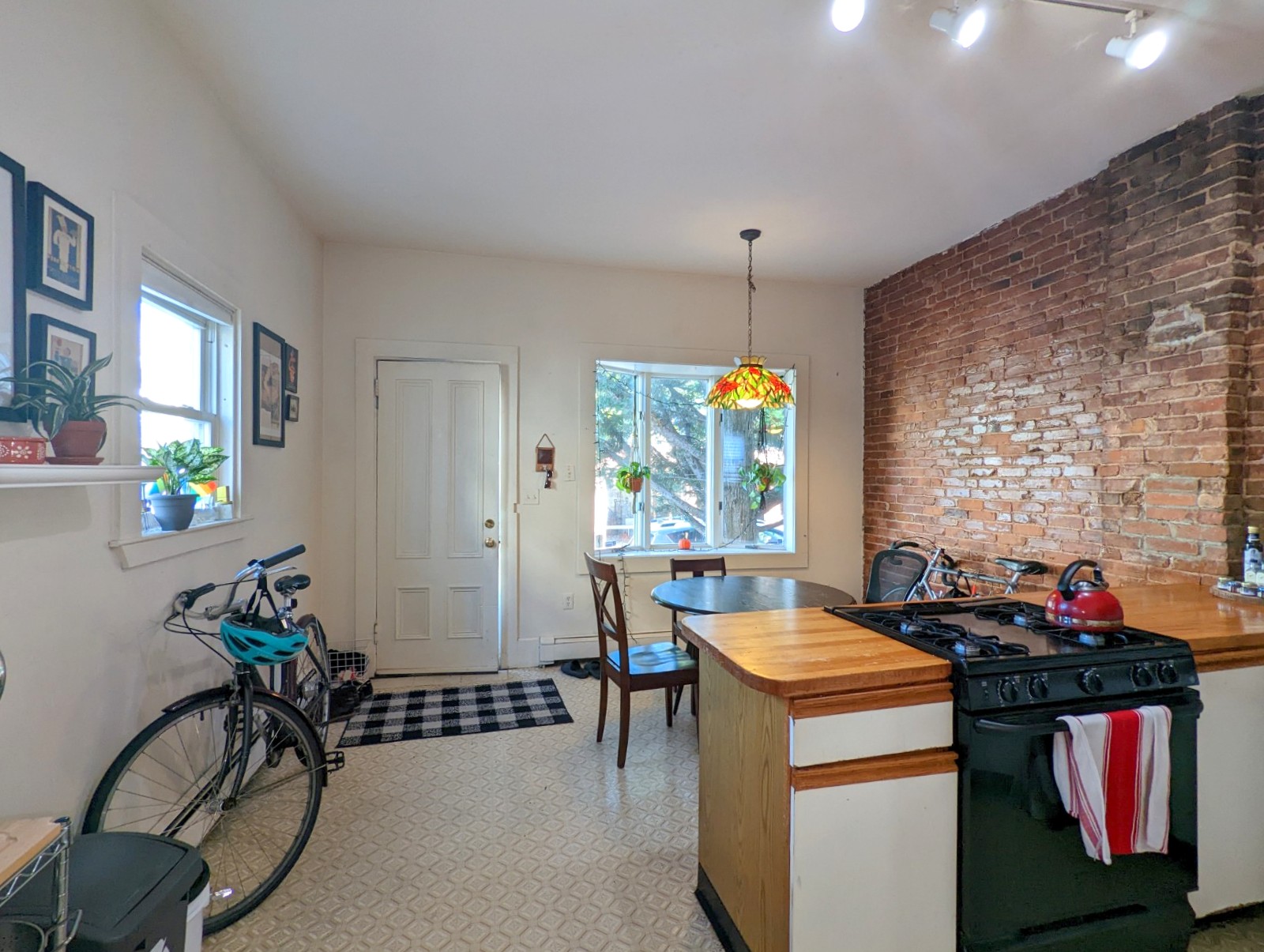 17 Howe St, Winter Hill