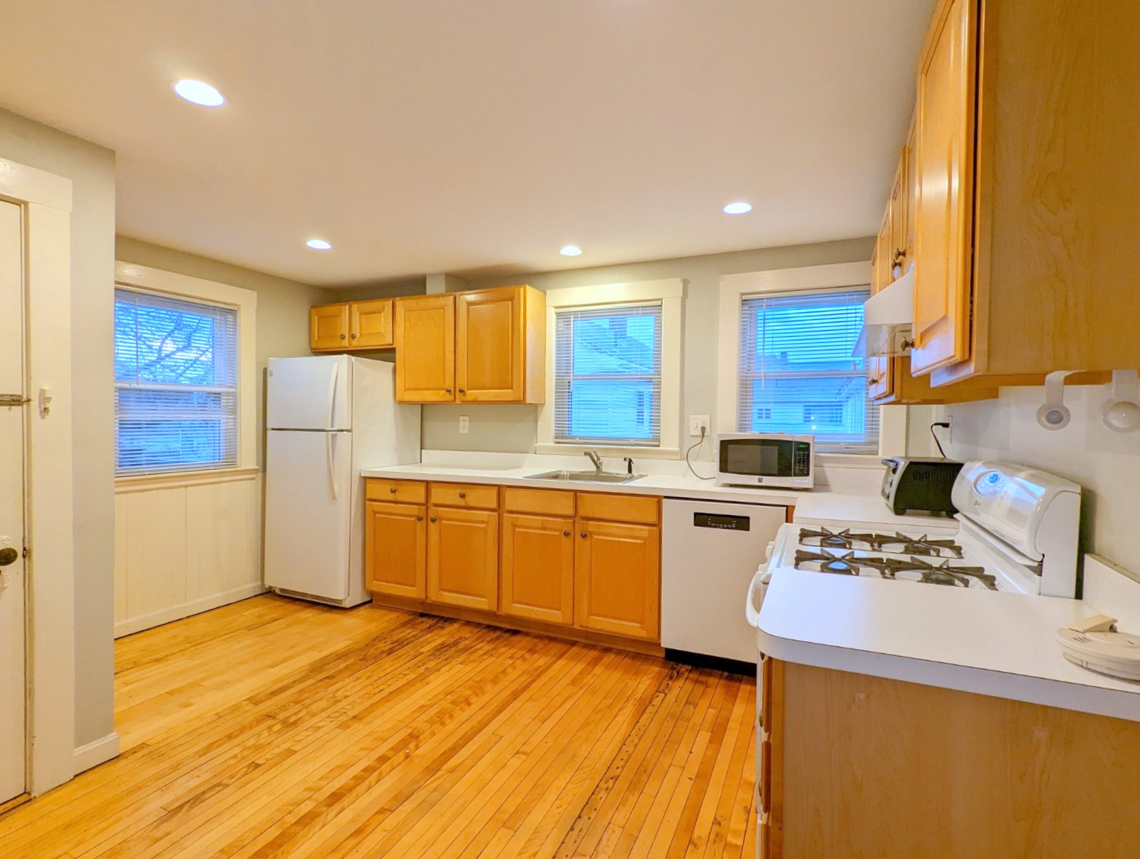 2.5 bed, 1 bath apartment for rent at 66 Thomas St Unit 66, Medford