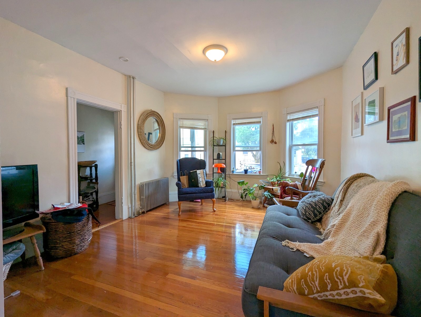 2.5 bed, 1 bath apartment for rent at 11-13 Porter St Unit 1, Spring Hill — photo 1 of 18