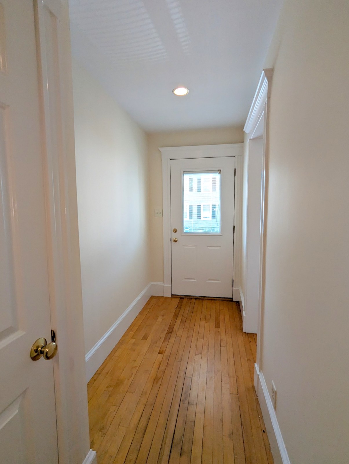2.5 bed, 1 bath apartment for rent at 14 Maple Ave Unit 14, Medford — photo 19 of 20