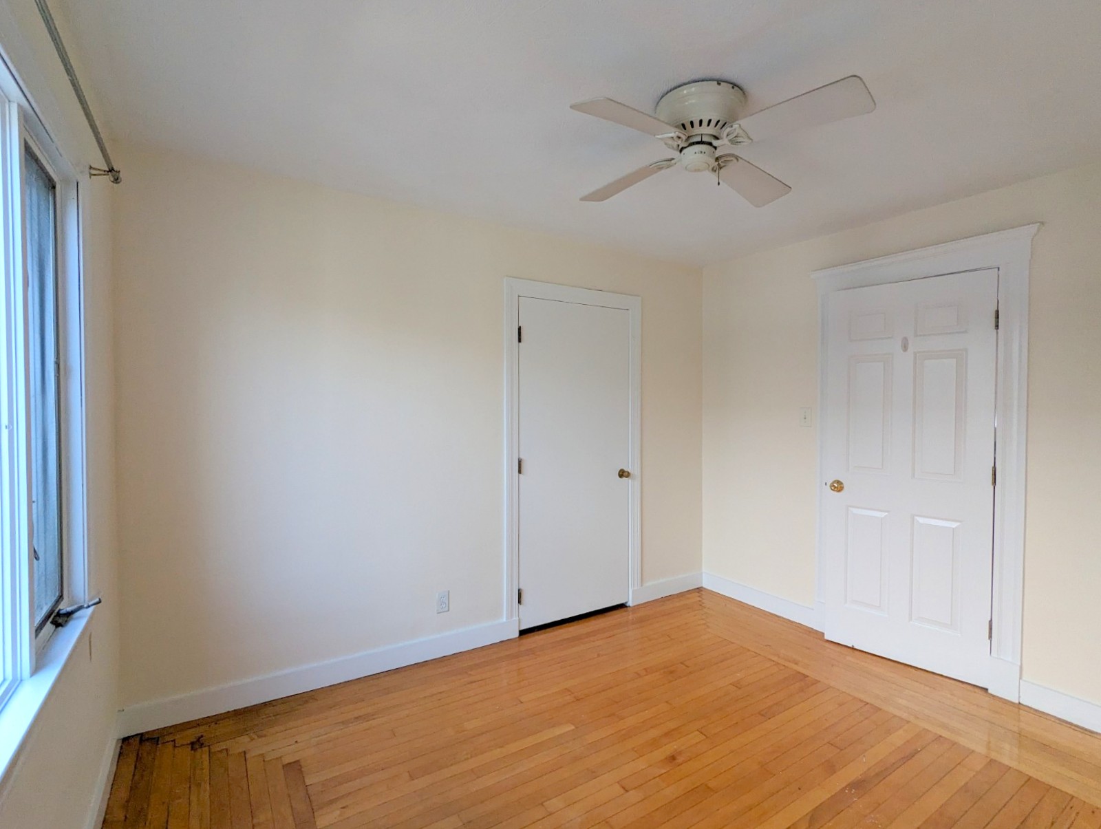 2.5 bed, 1 bath apartment for rent at 14 Maple Ave Unit 14, Medford — photo 14 of 20