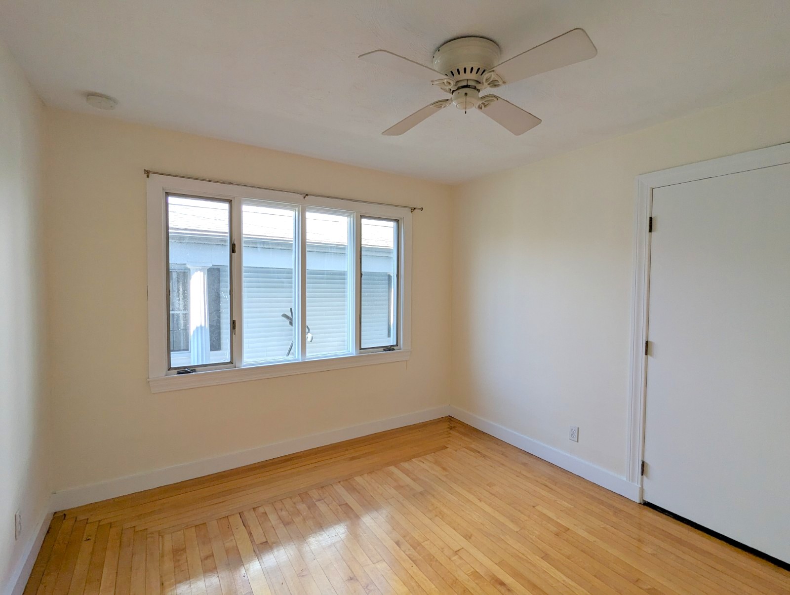 2.5 bed, 1 bath apartment for rent at 14 Maple Ave Unit 14, Medford — photo 13 of 20