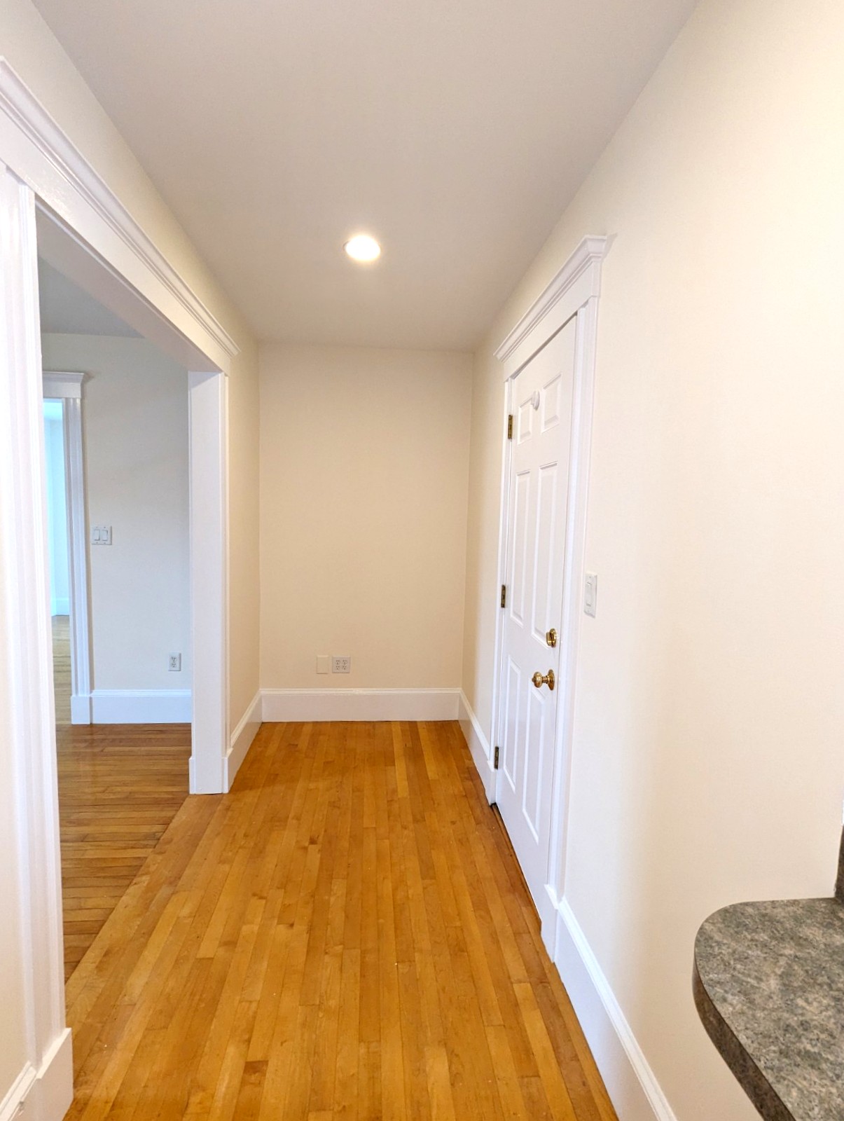 2.5 bed, 1 bath apartment for rent at 14 Maple Ave Unit 14, Medford — photo 4 of 20