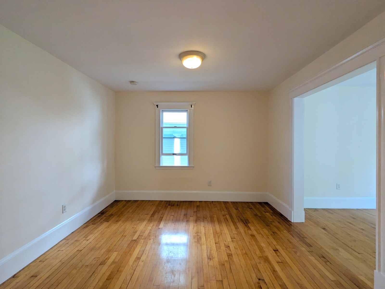 2.5 bed, 1 bath apartment for rent at 14 Maple Ave Unit 14, Medford — photo 5 of 20