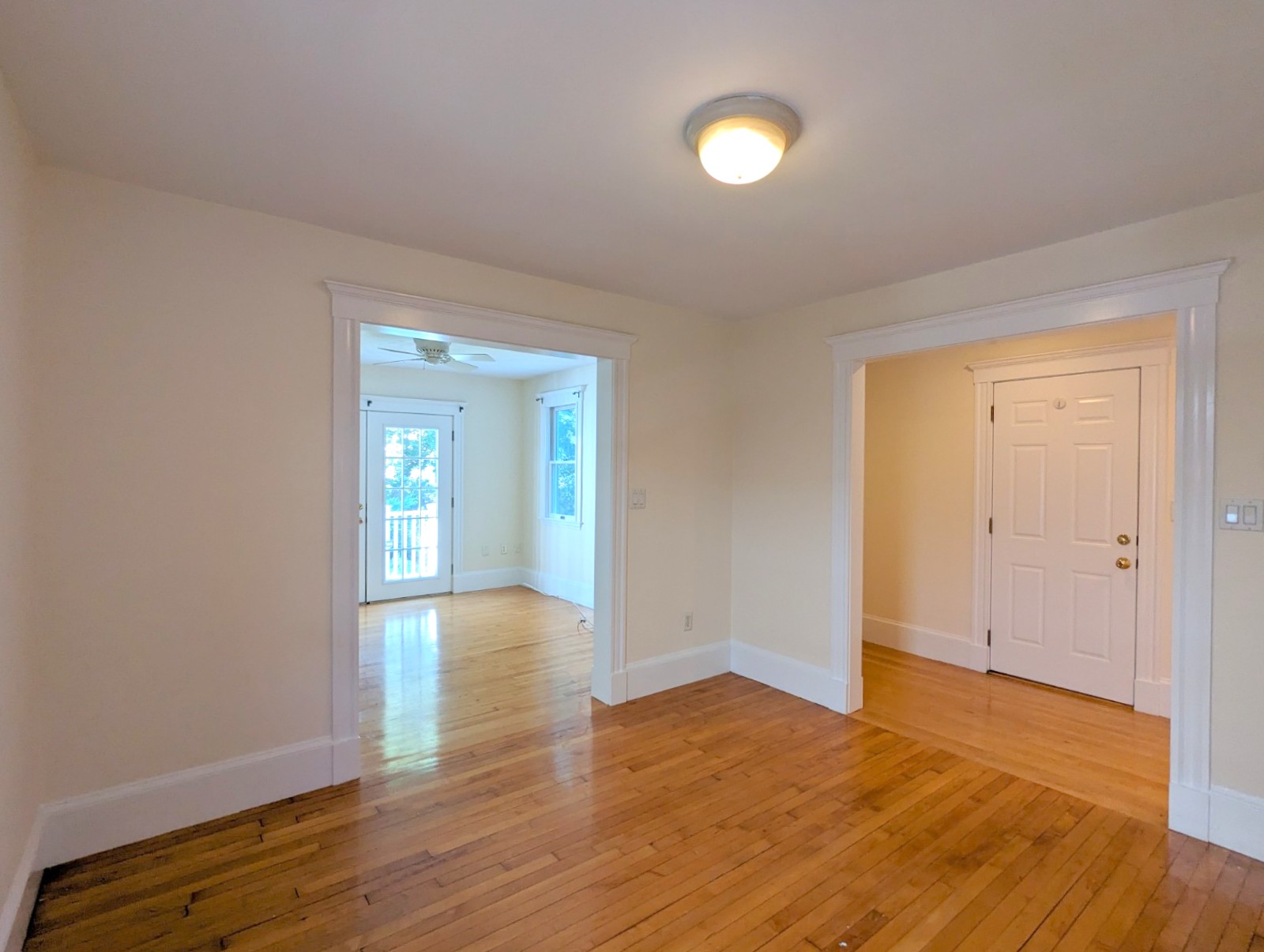 2.5 bed, 1 bath apartment for rent at 14 Maple Ave Unit 14, Medford — photo 6 of 20