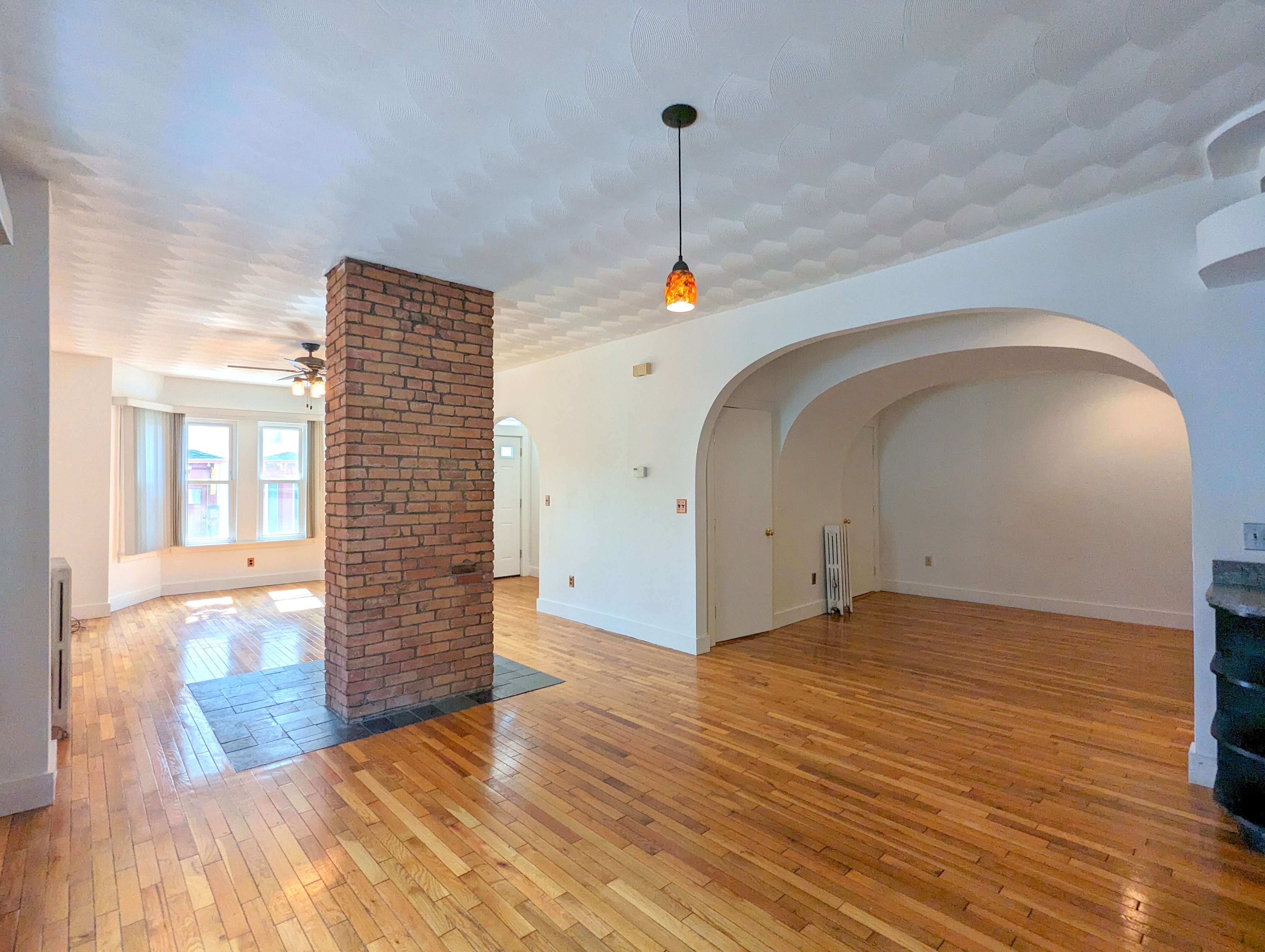 2.5 bed, 1.5 bath apartment for rent at 15 Douglass St Unit 15, Central Square — photo 2 of 17
