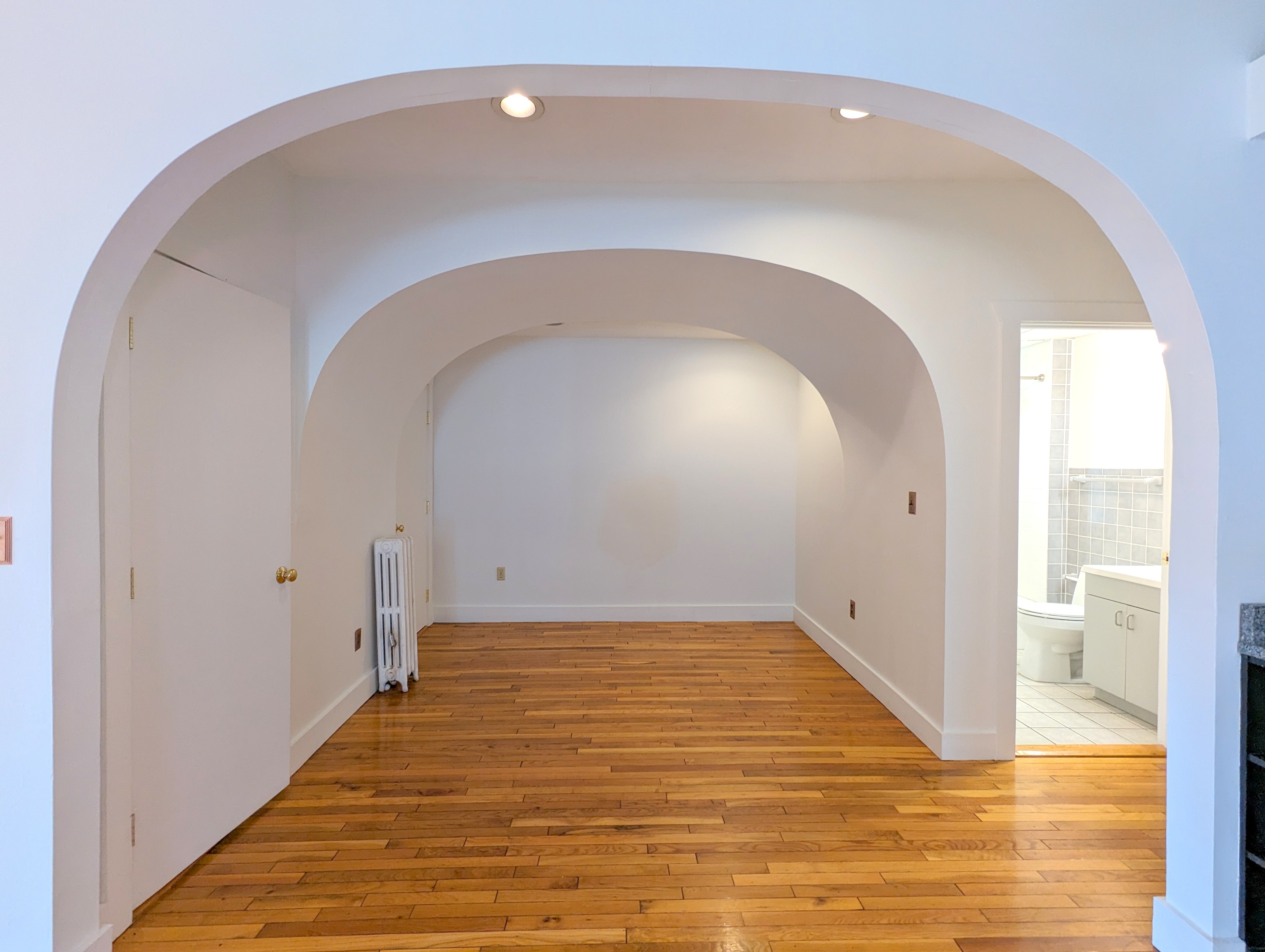 2.5 bed, 1.5 bath apartment for rent at 15 Douglass St Unit 15, Central Square — photo 3 of 17