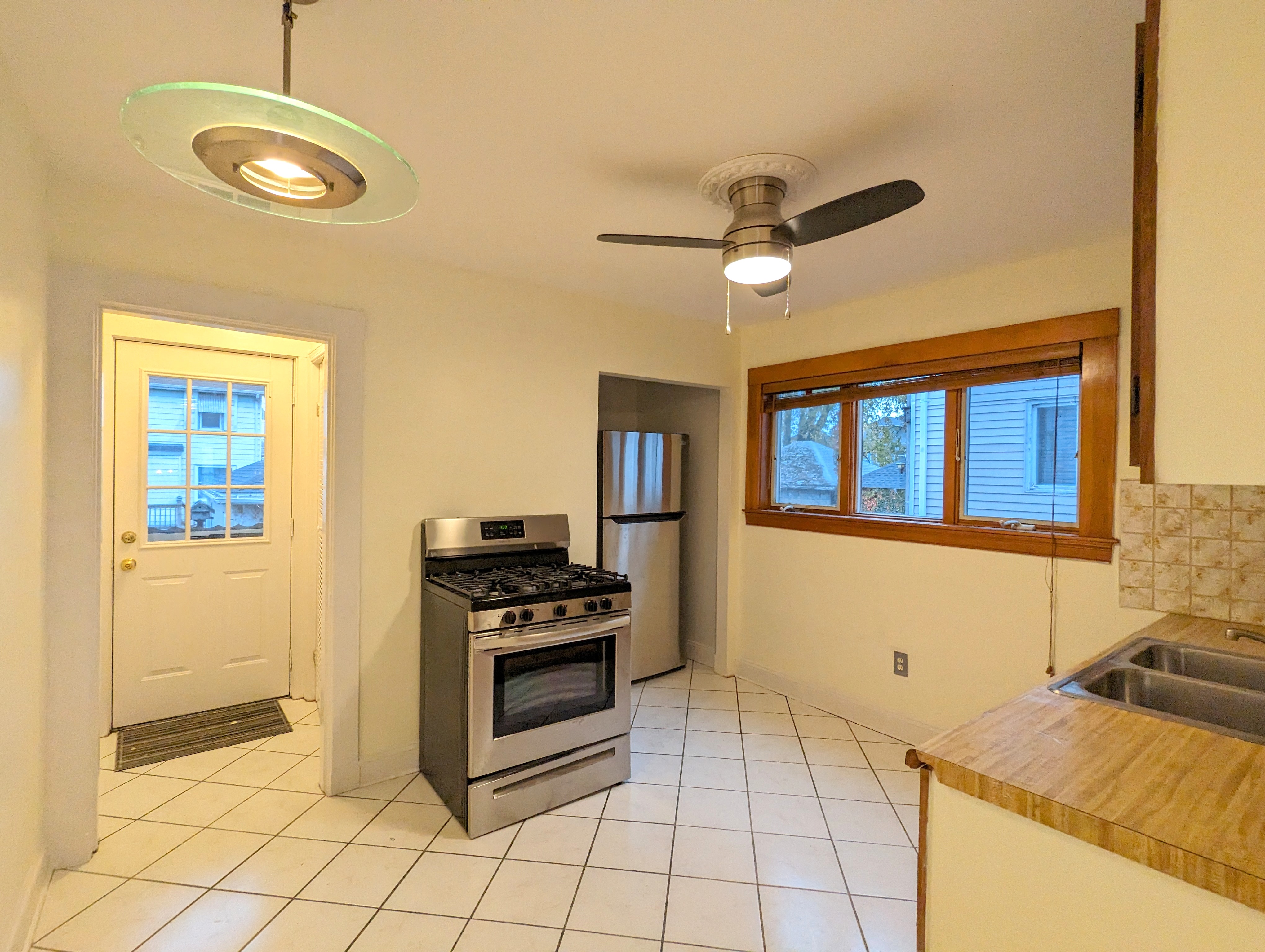 2.5 bed, 1 bath apartment for rent at 11 Doble Ave Unit first, Tufts University — photo 8 of 19