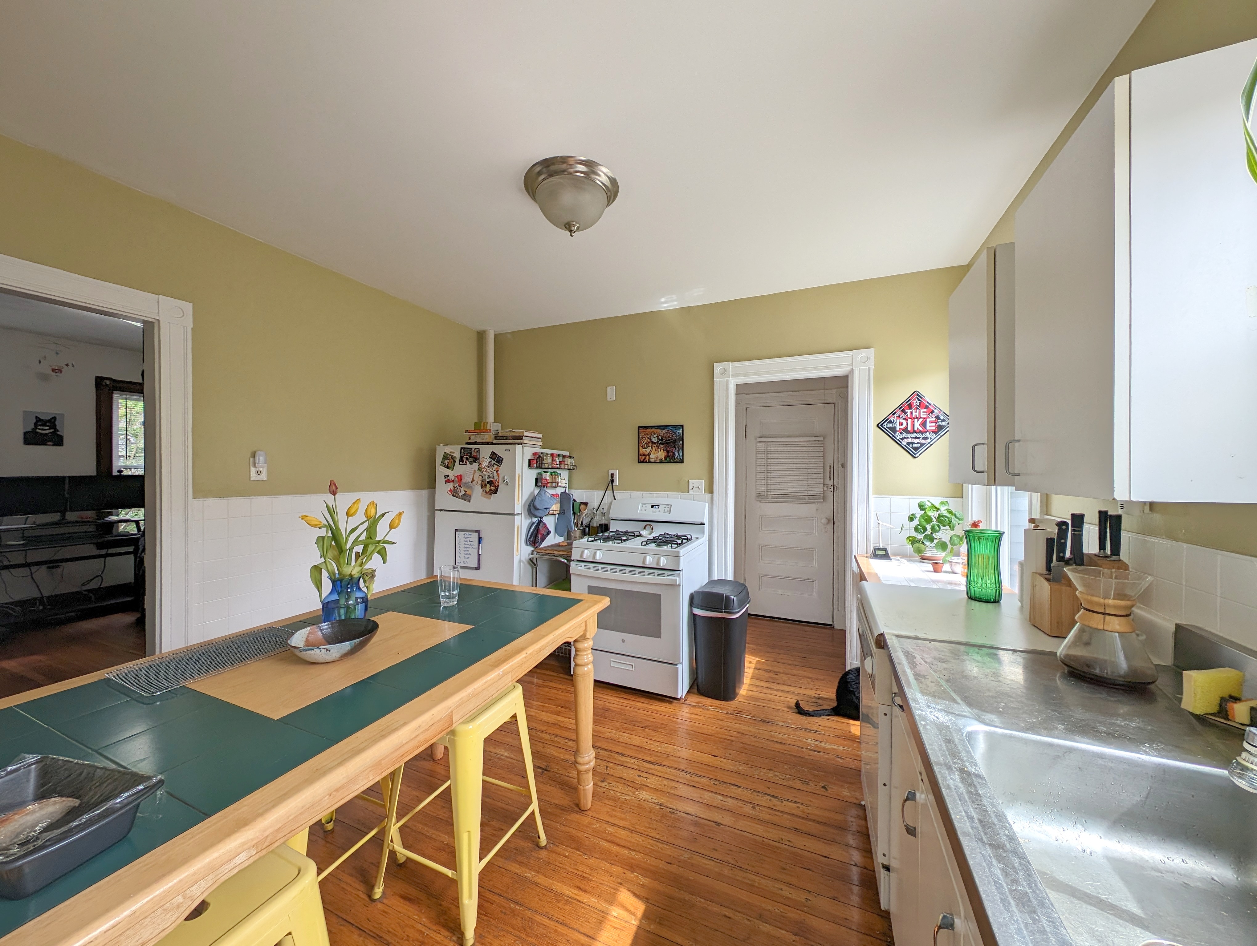 2.5 bed, 1 bath apartment for rent at 3 Russell Rd Unit 1, Teele Square — photo 6 of 20