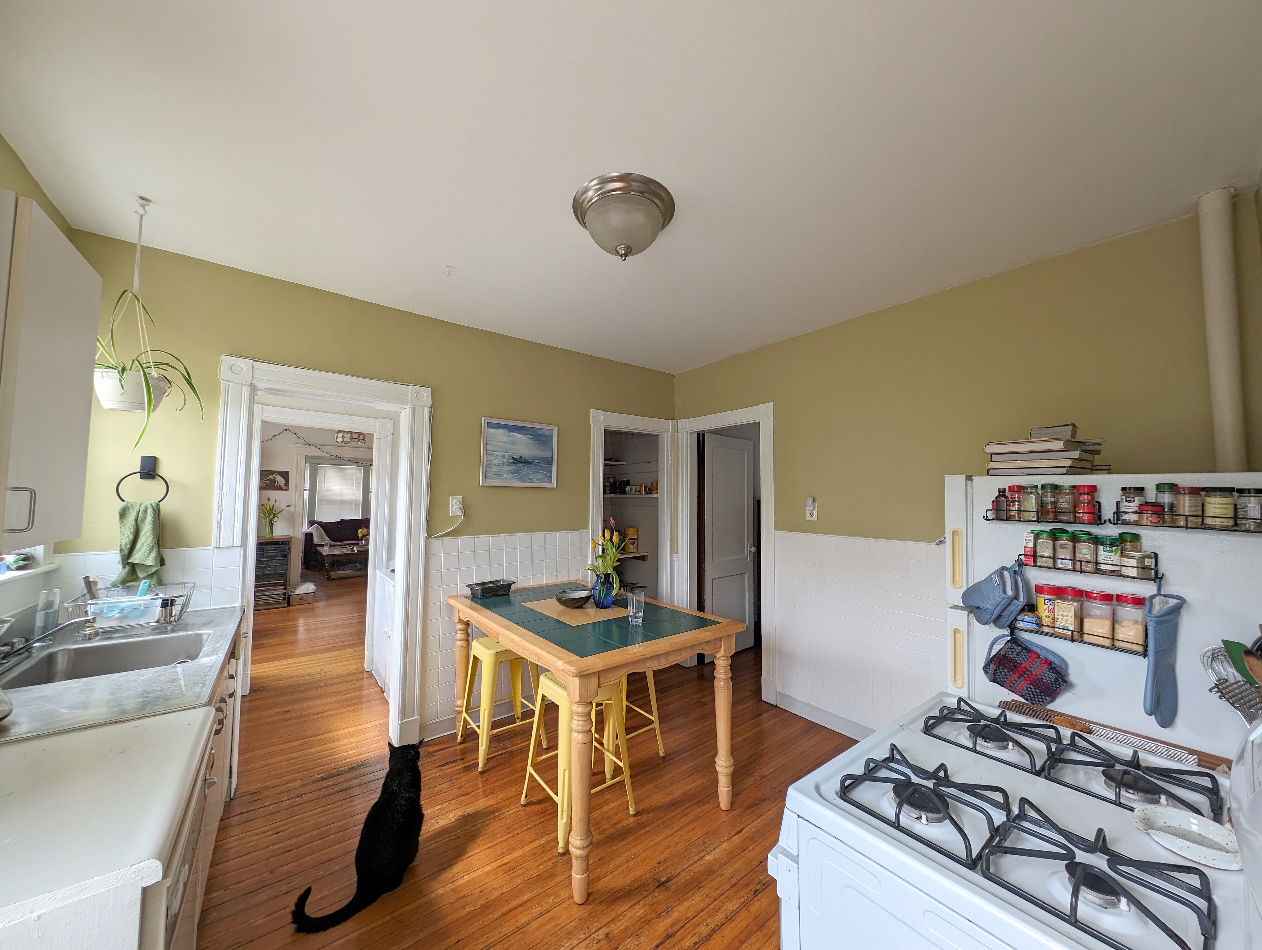 2.5 bed, 1 bath apartment for rent at 3 Russell Rd Unit 1, Teele Square — photo 7 of 20