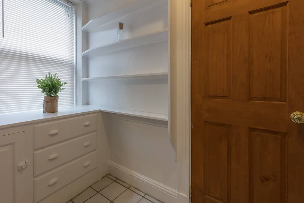 4 bed, 1 bath apartment for rent at 104 Toxteth Unit 2, Longwood — photo 10 of 10