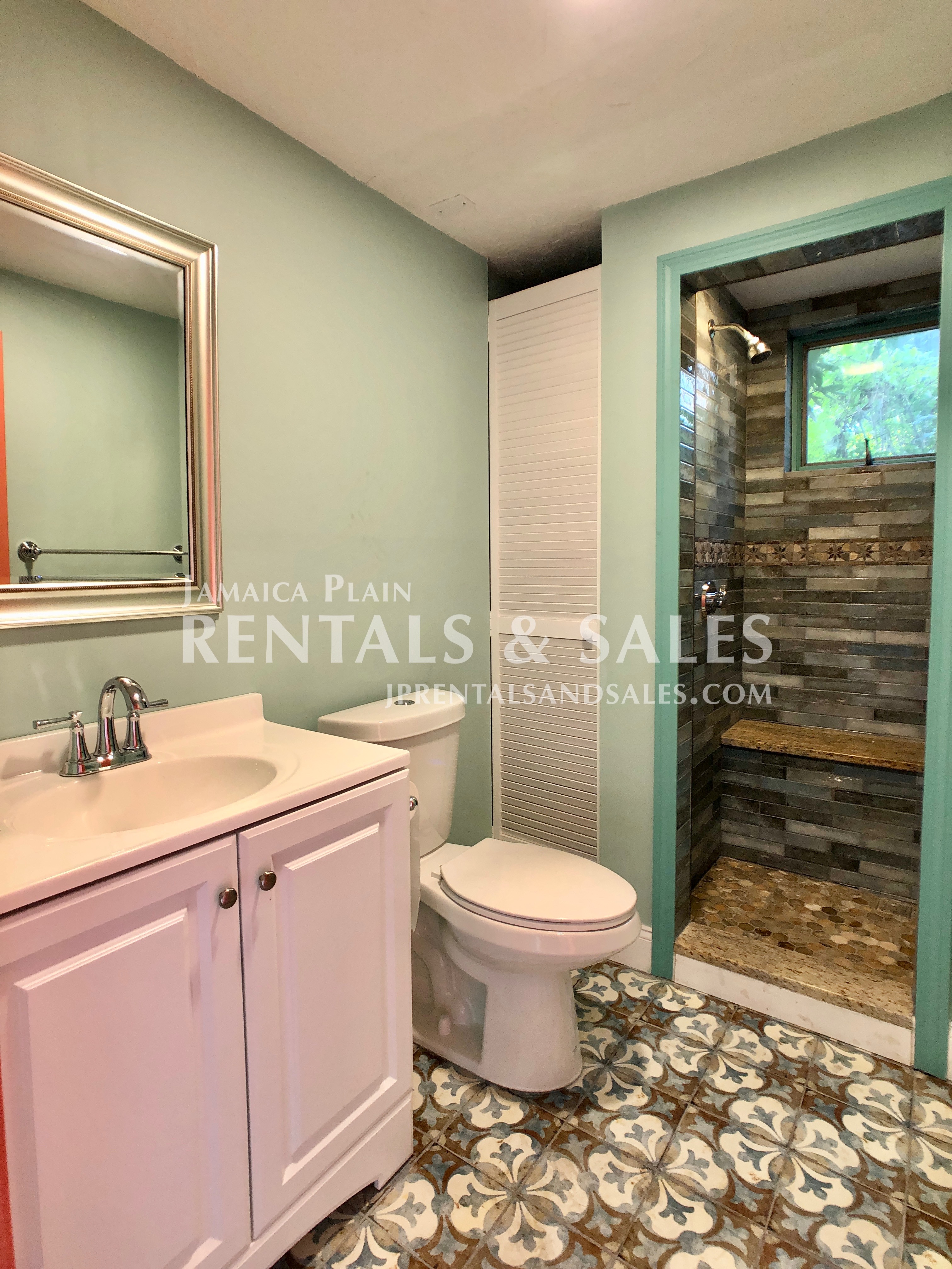 1 bed, 1 bath apartment for rent at 87 Child St Unit C, Hyde Park — photo 15 of 16
