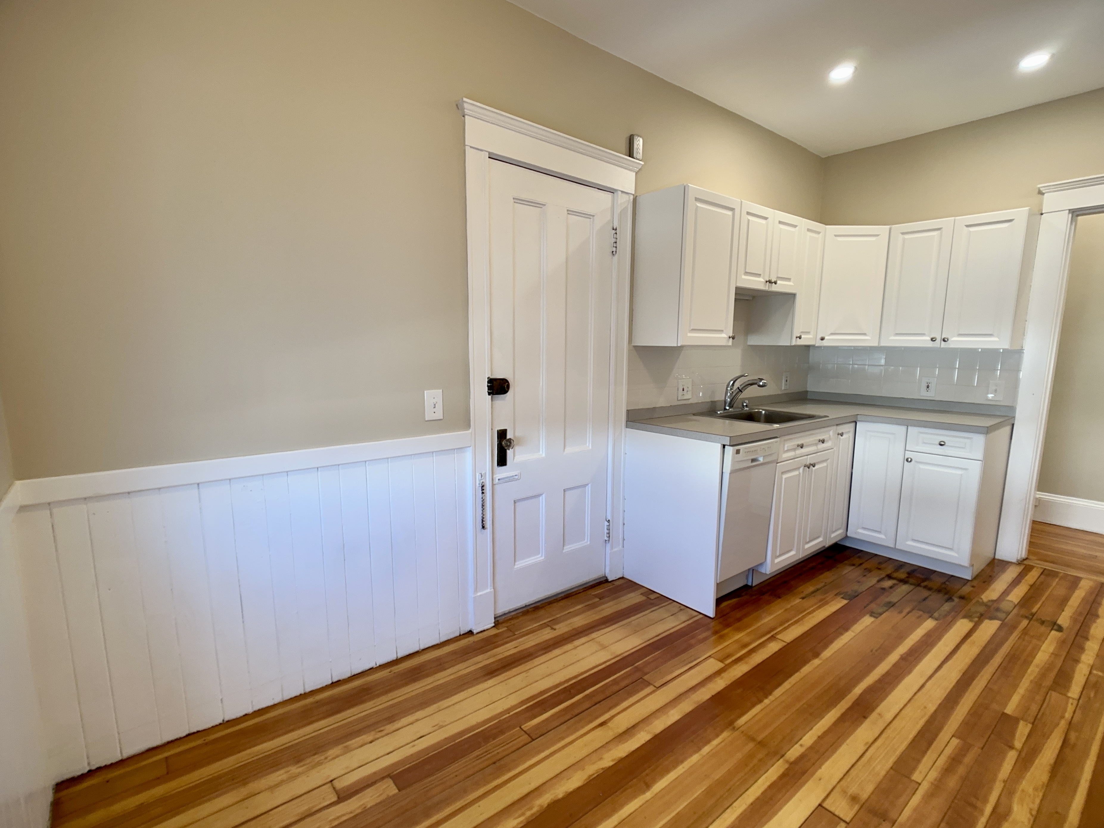 2 bed, 1 bath apartment for rent at 39 Pond St Unit 2, Jamaica Plain — photo 8 of 15