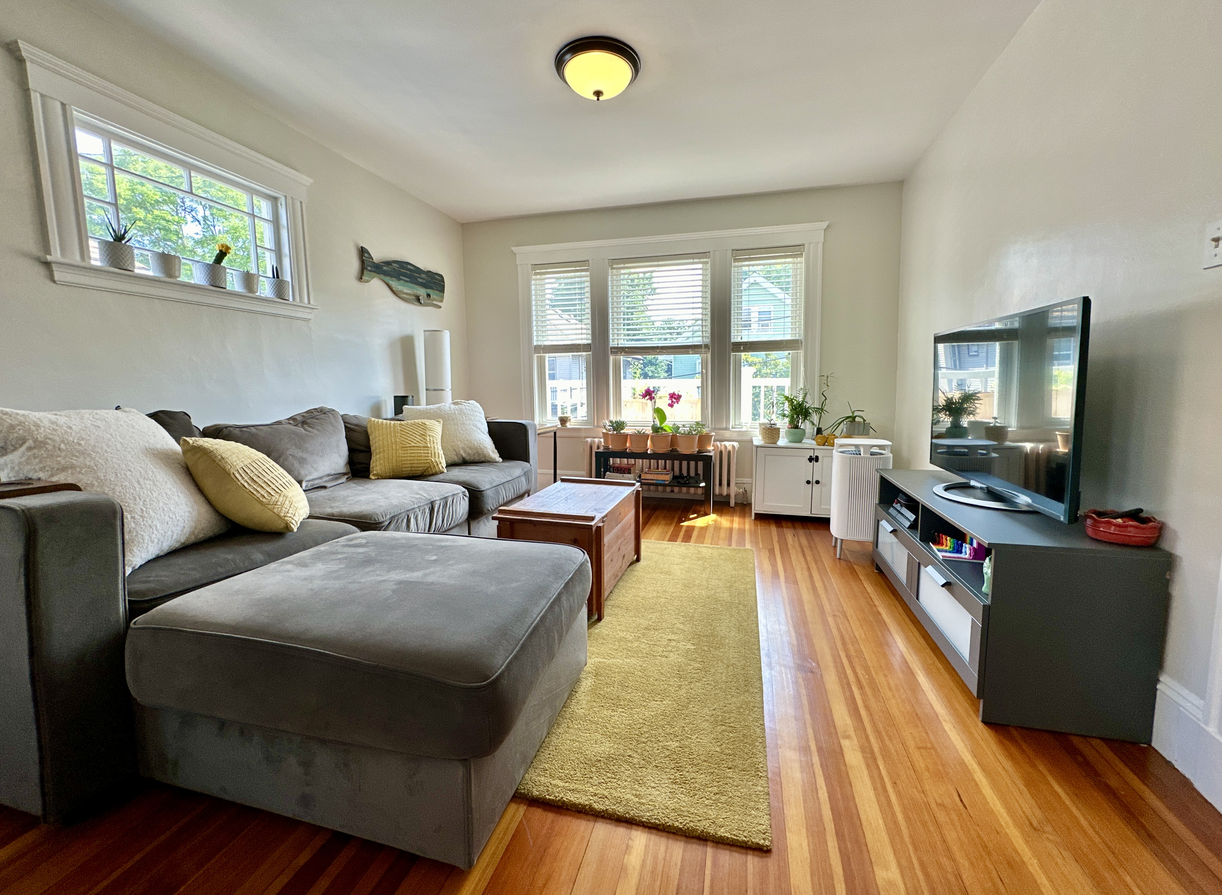 2.5 bed, 1 bath apartment for rent at 17 Lesher St Unit 1, Roslindale