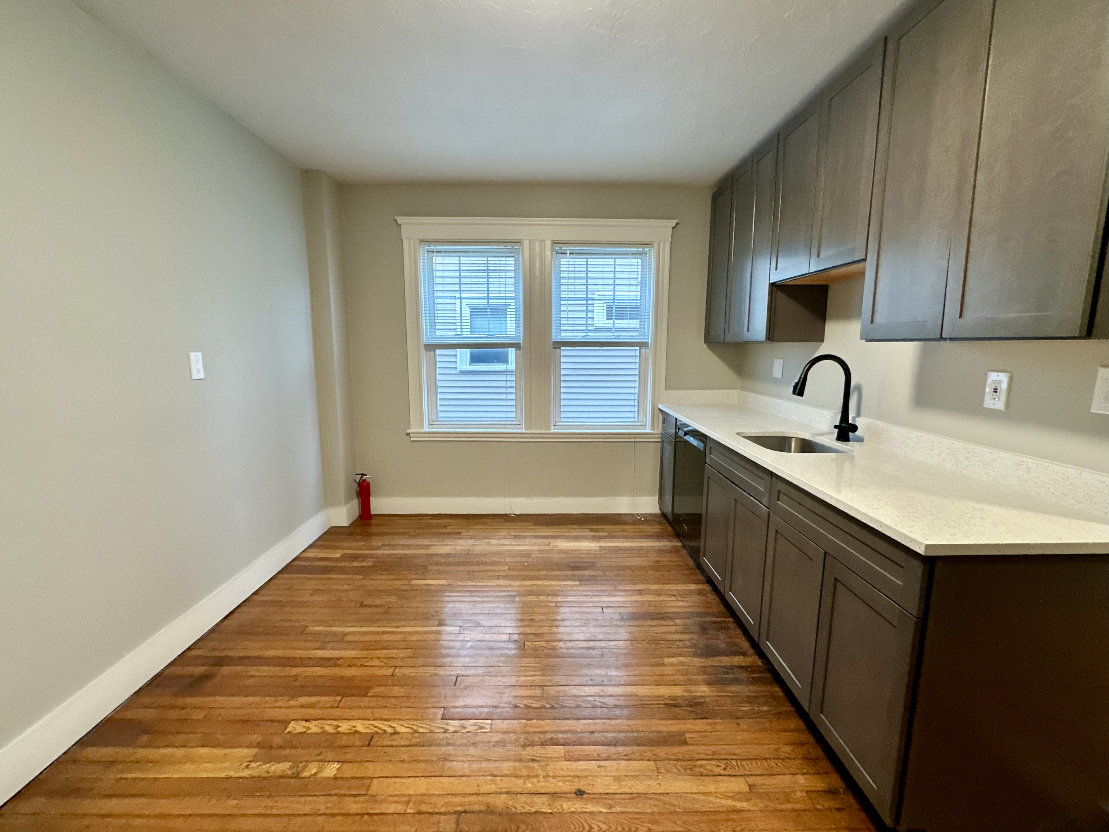 4440 Washington St, Roslindale