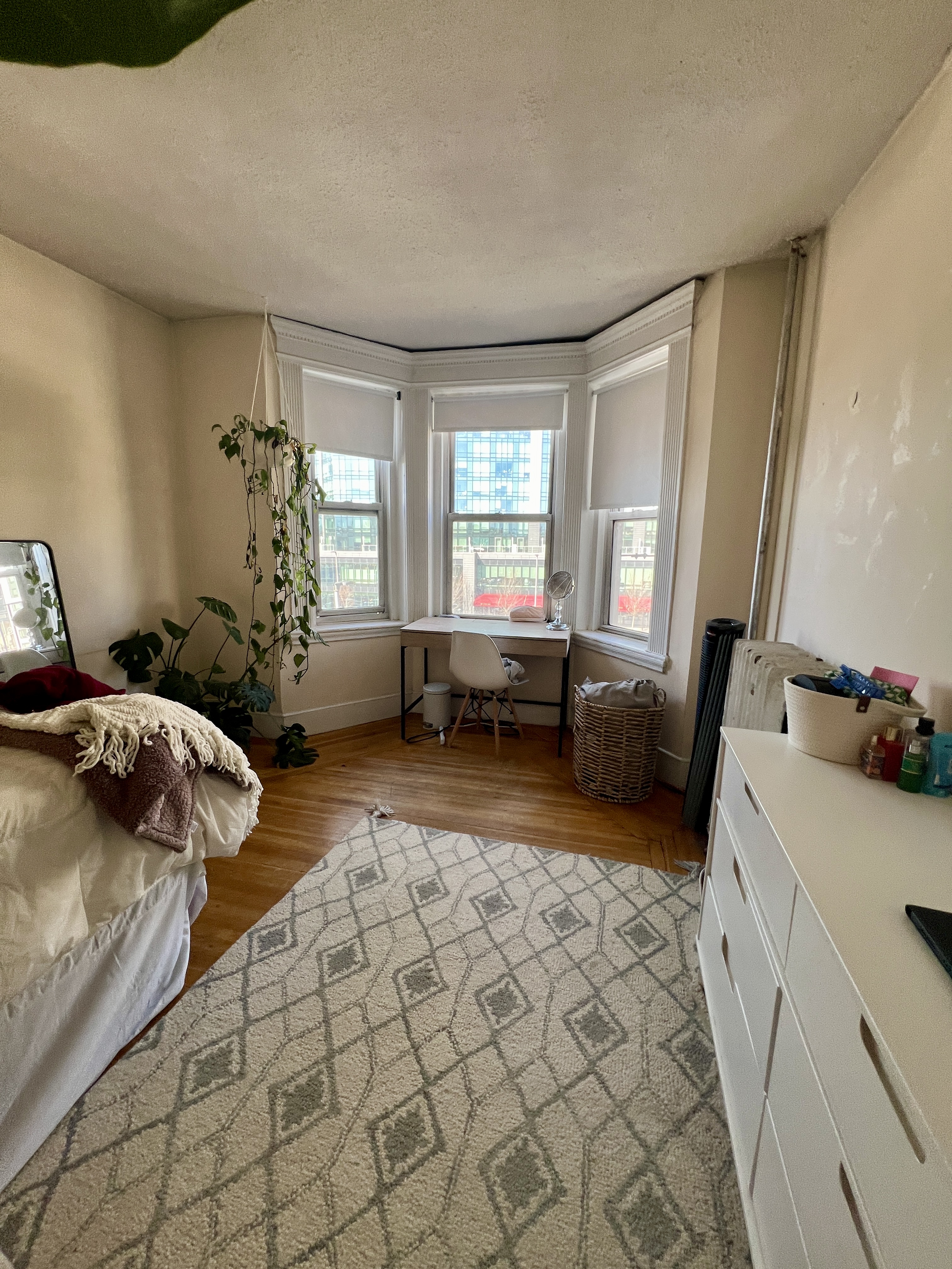 1 split bed, 1 bath apartment for rent at 133 Peterborough St Unit 23, Fenway — photo 1 of 9