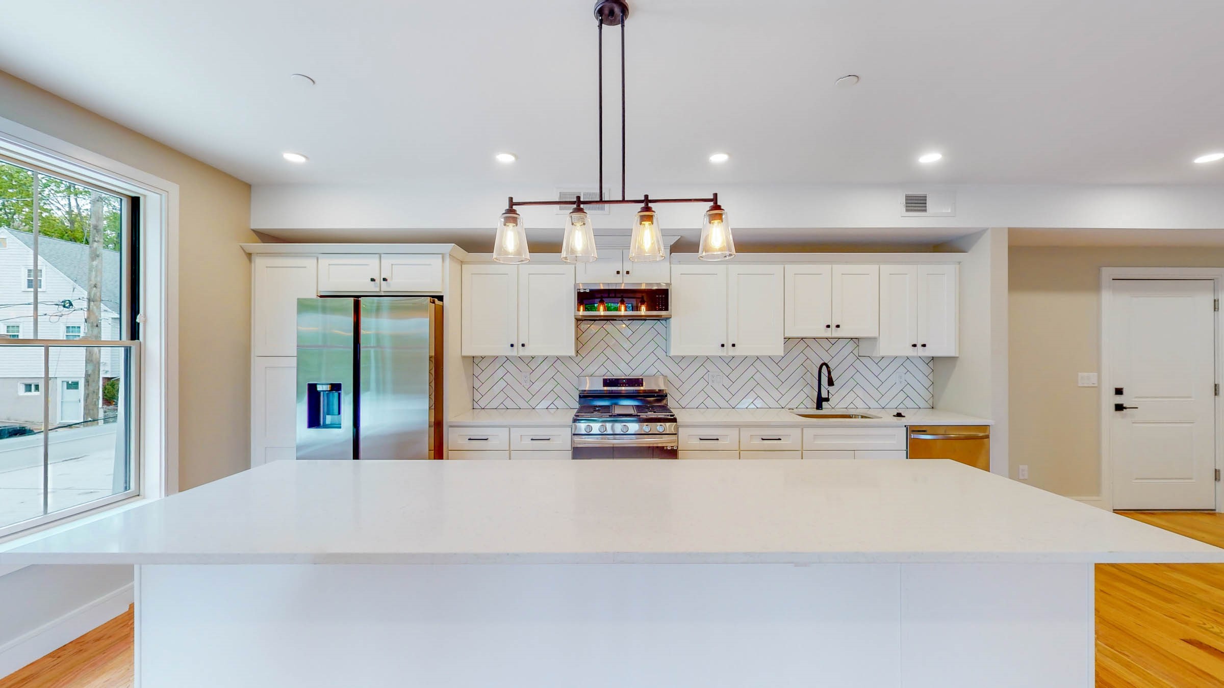 3 bed, 2 bath apartment for rent at 81 Chestnut Hill Ave Unit 303, Brighton — photo 6 of 10