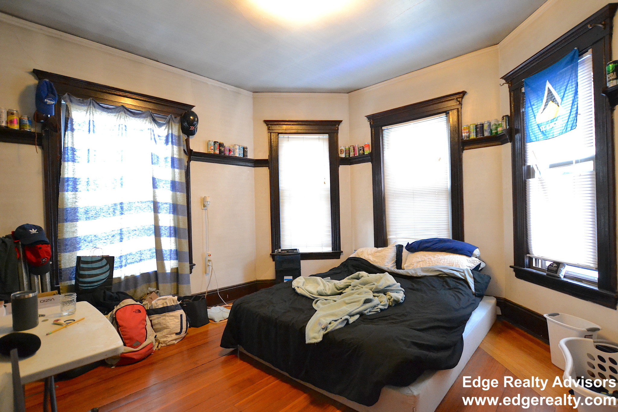 3 bed, 1 bath apartment for rent at 69 Oak Square Ave Unit 1, Brighton — photo 7 of 8