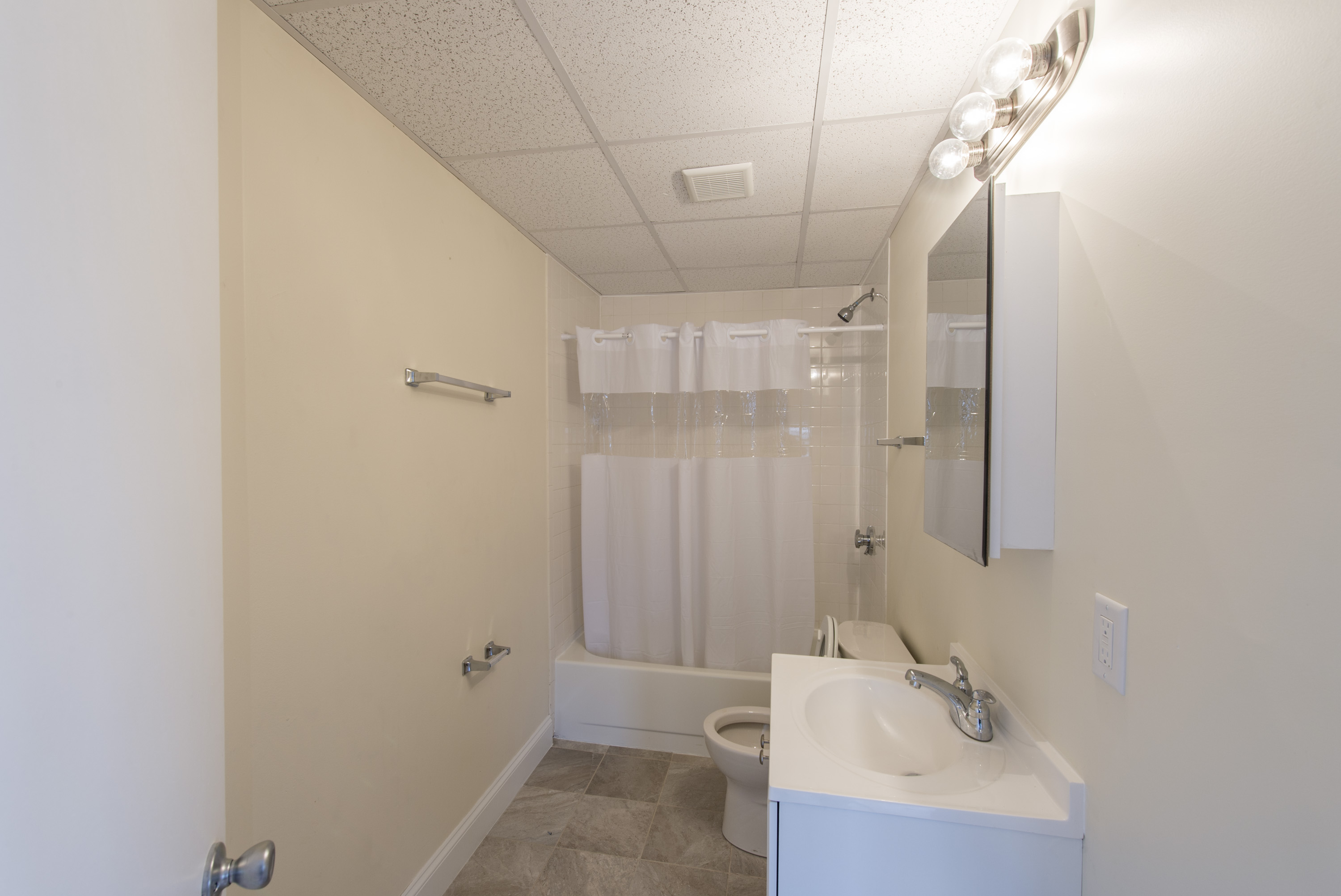 2 bed, 2 bath apartment for rent at 1126 Boylston St Unit 702, Fenway — photo 4 of 12